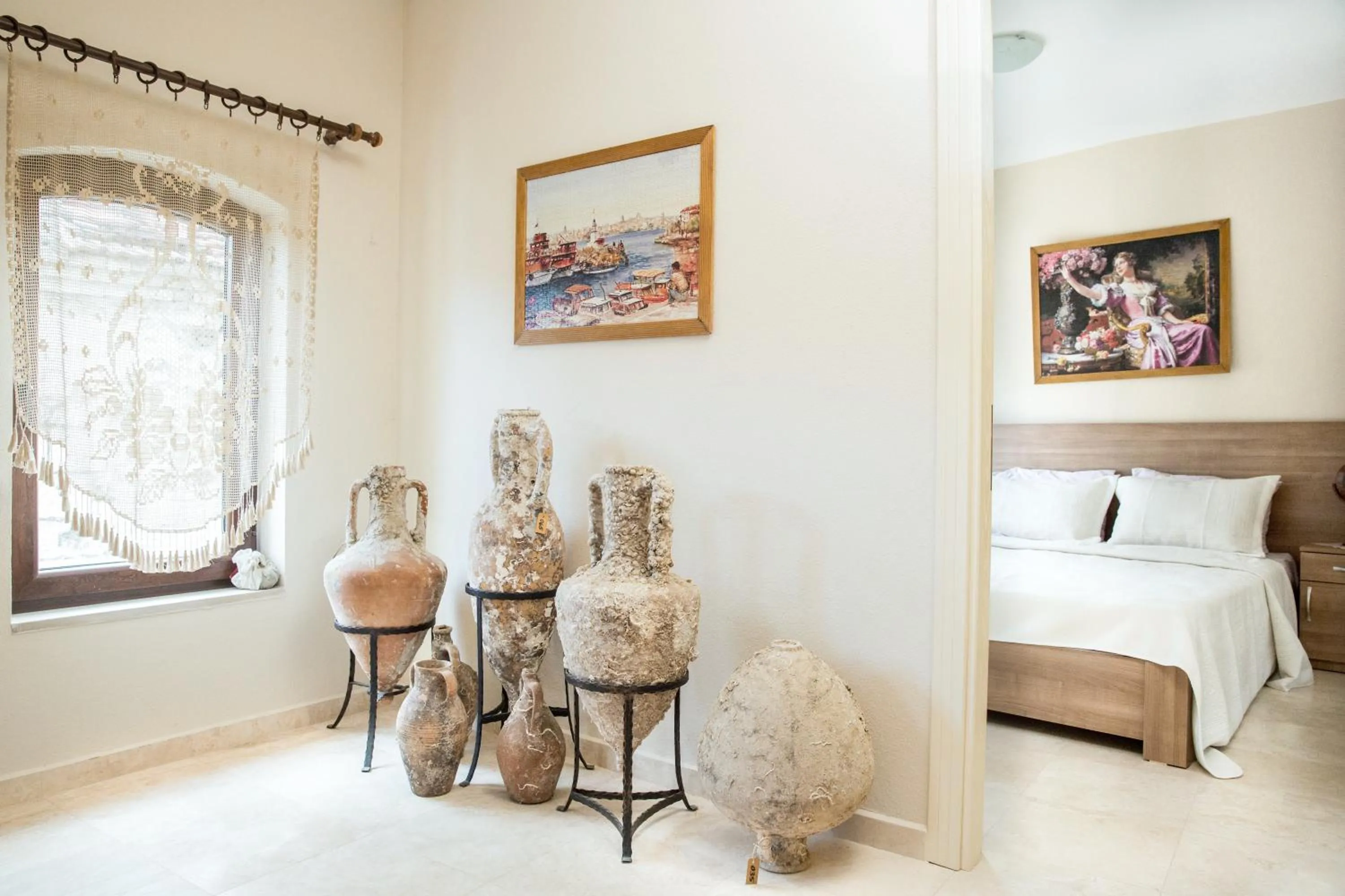 On site, Bed in Two Stone Homes Metis