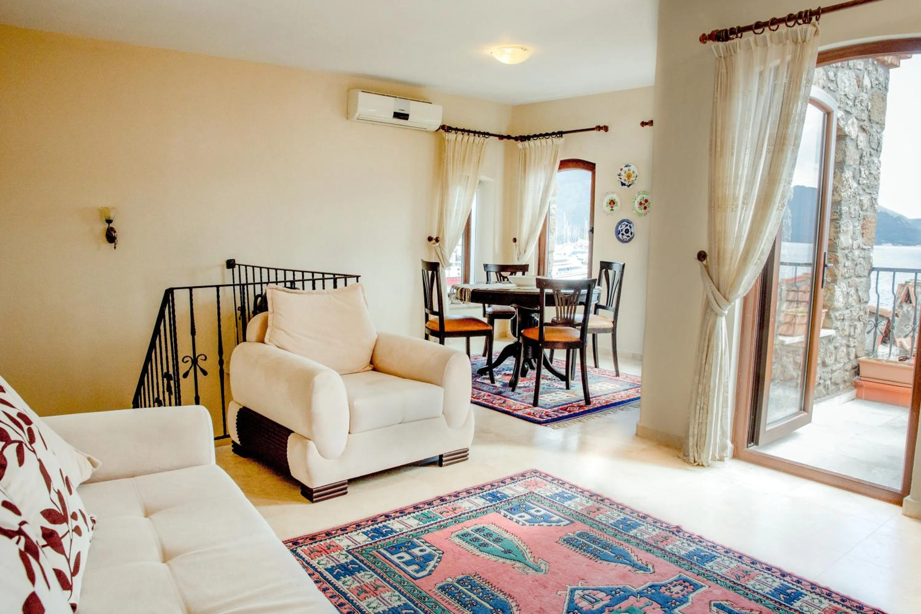 Photo of the whole room in Two Stone Homes Metis