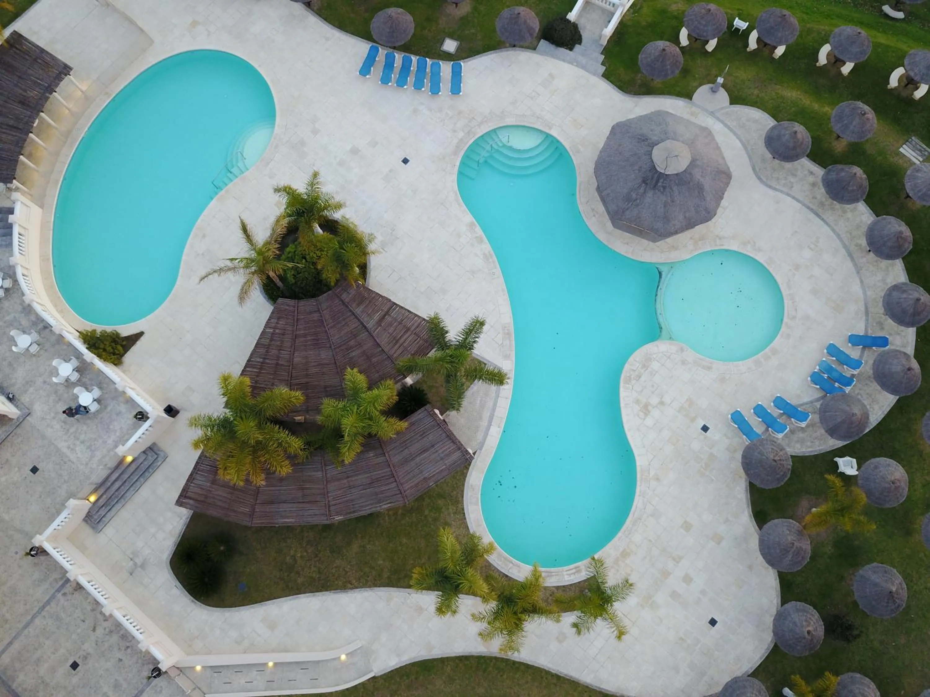 Swimming pool in Howard Johnson Resort Spa & Convention Center