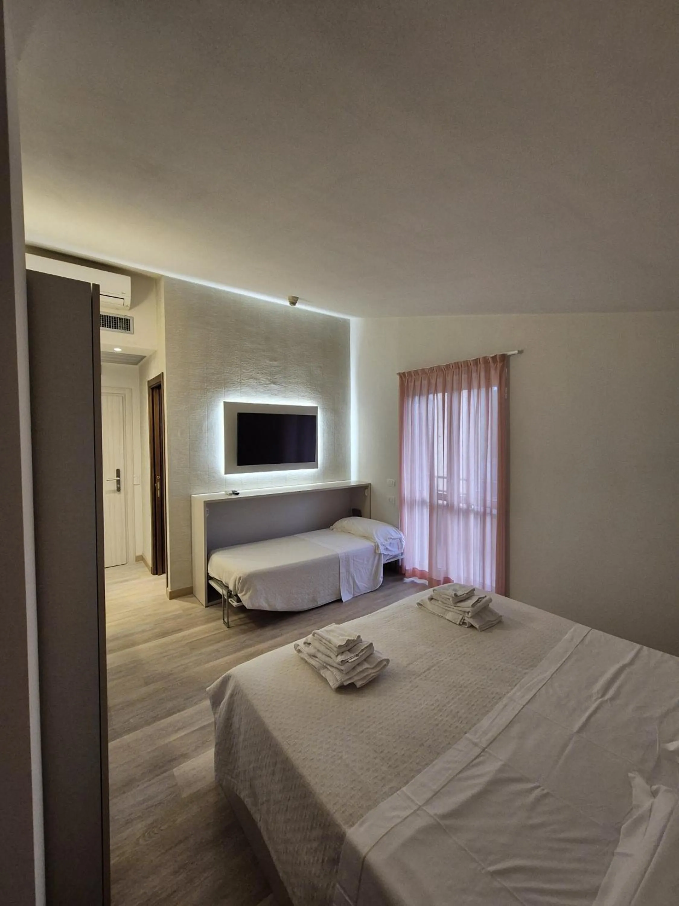 View (from property/room), Bed in Hotel Bellavista