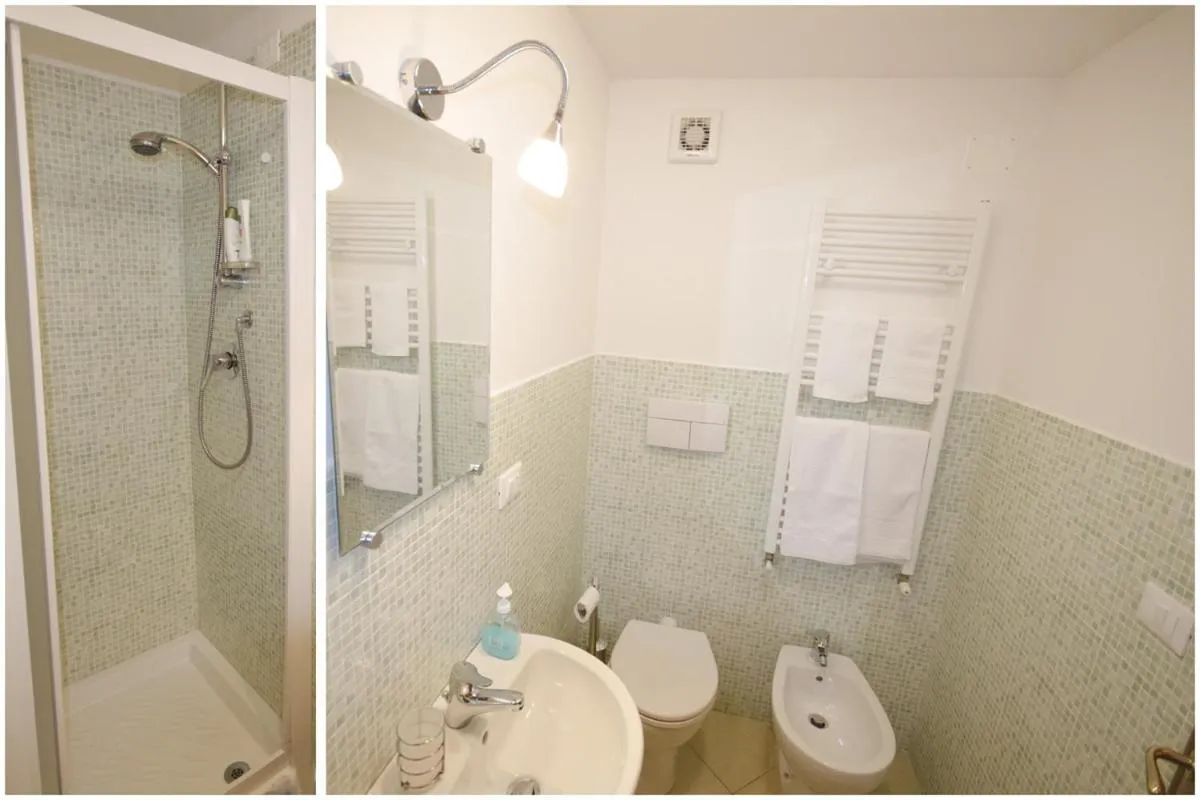 Shower in Guest House Il Faro