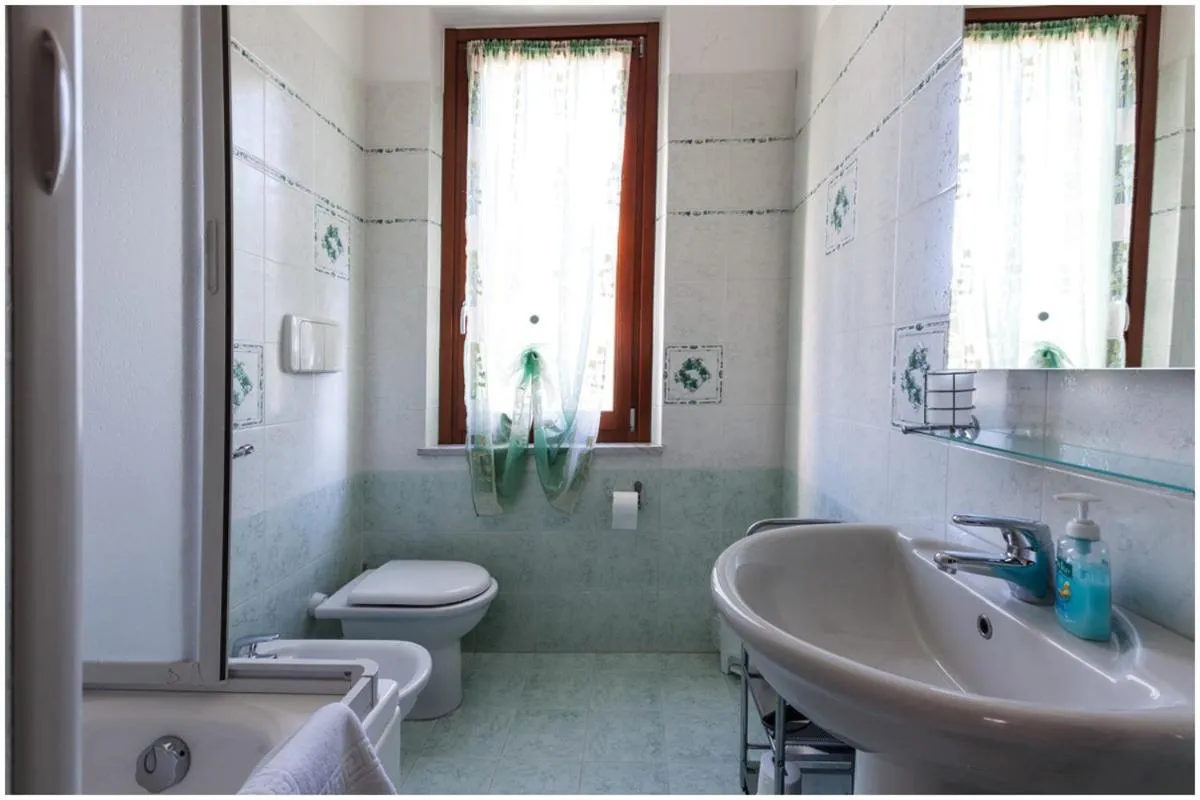 Toilet in Guest House Il Faro