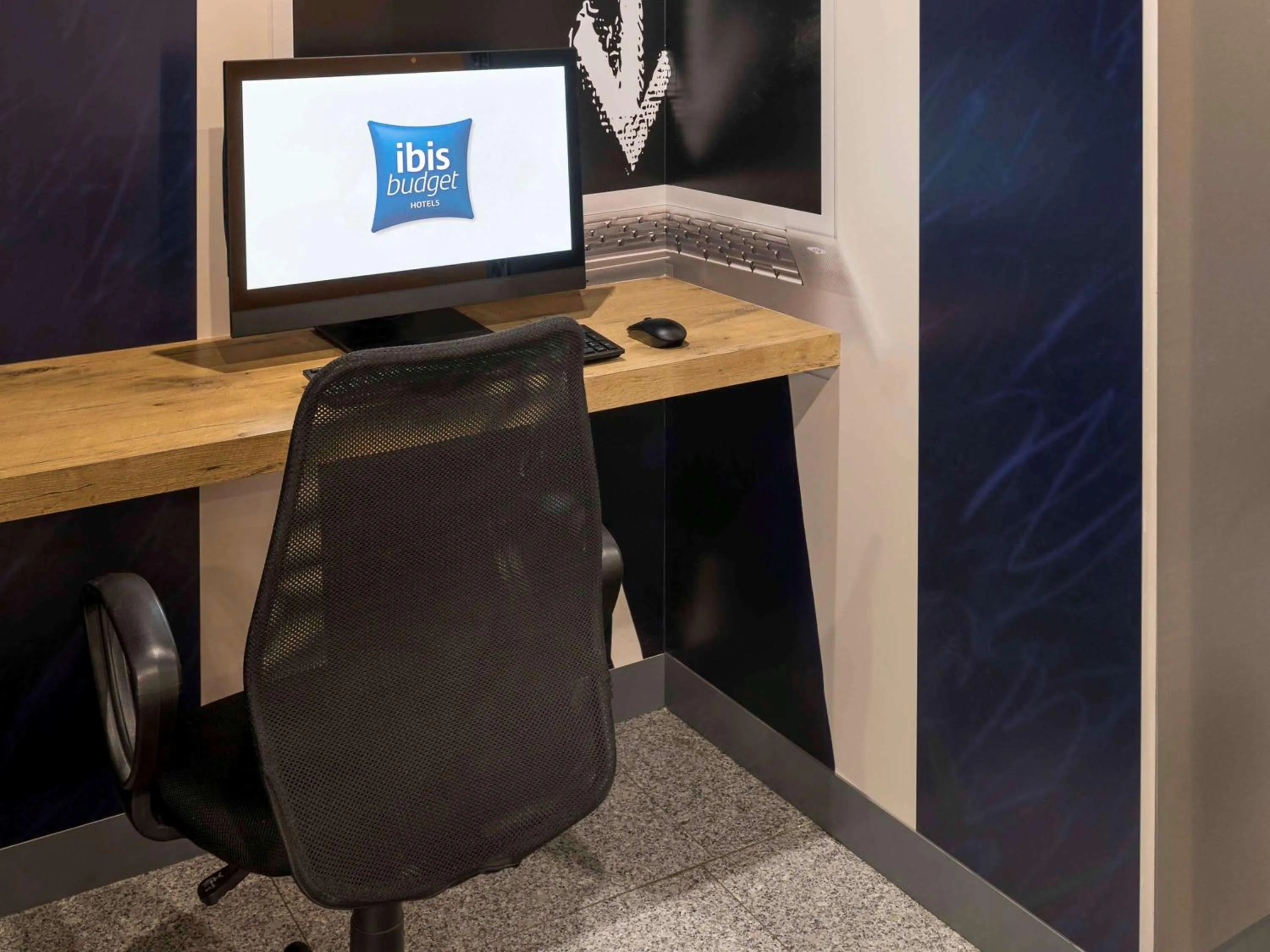 On site, TV/Entertainment Center in ibis Budget Bobigny Pantin