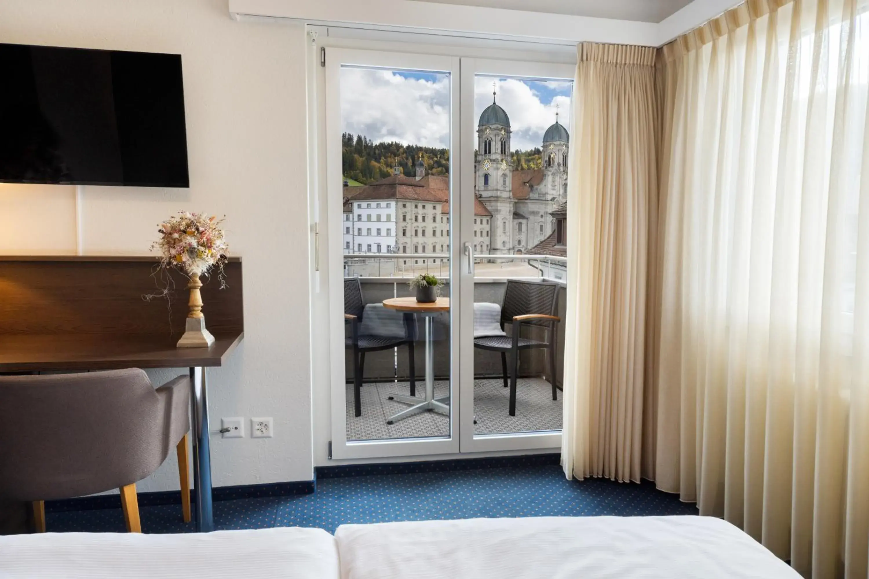 Twin Room with Balcony - single occupancy in Hotel Drei Könige Twin Room with Balcony - single occupancy in Hotel Drei Könige