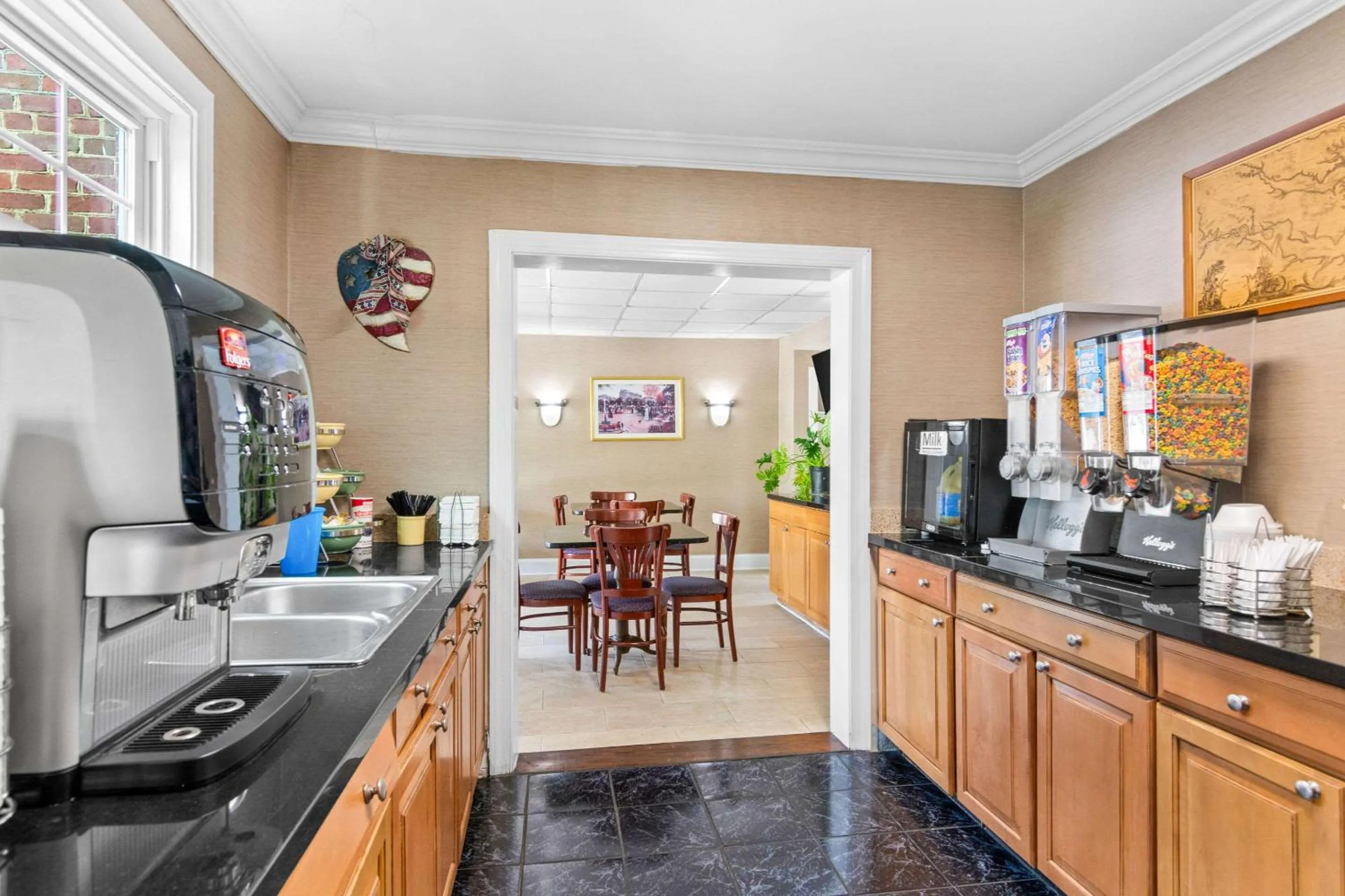 Breakfast in Rodeway Inn Williamsburg Edge District