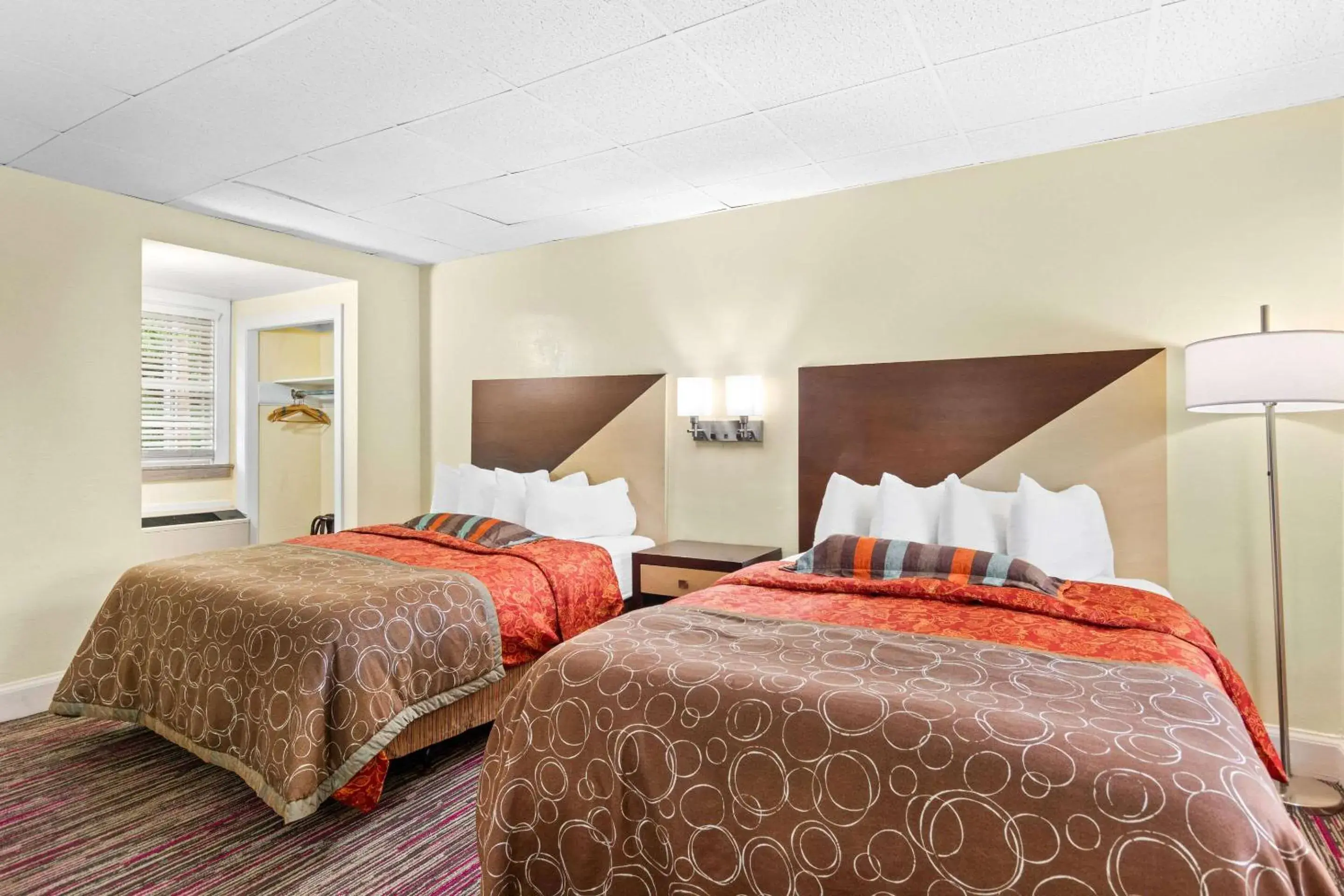 Two Queen Beds Standard - Non-Smoking in Rodeway Inn Historic Two Queen Beds Standard - Non-Smoking in Rodeway Inn Historic