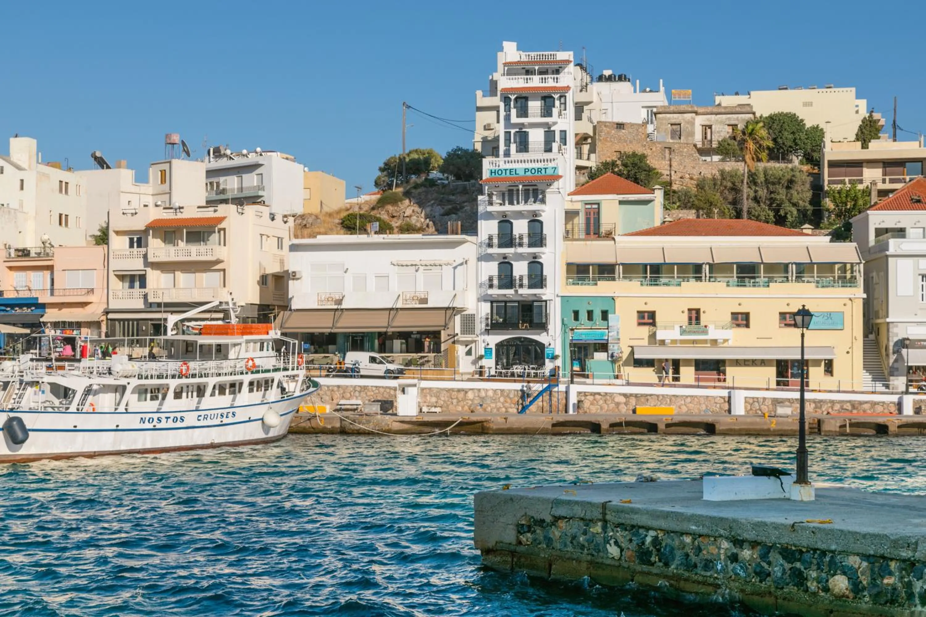 Facade/entrance in Hotel Port 7- Boutique Collection