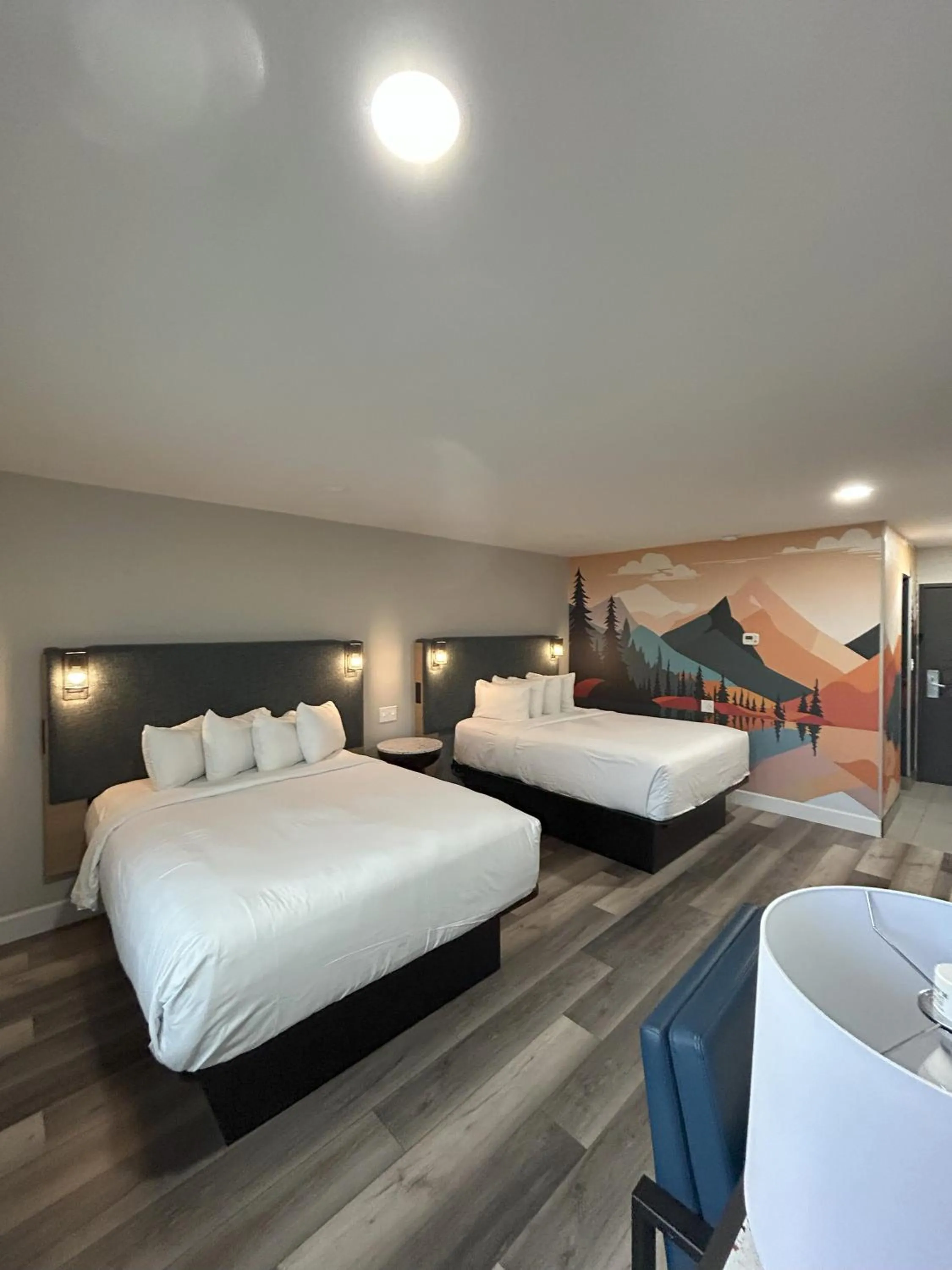 Bedroom, Bed in Hotel Elev8 Flagstaff, Trademark Collection by Wyndham