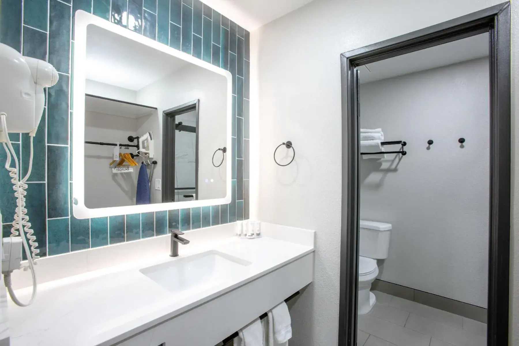 Deluxe King Room in Hotel Elev8 Flagstaff, Trademark Collection by Wyndham Deluxe King Room in Hotel Elev8 Flagstaff, Trademark Collection by Wyndham