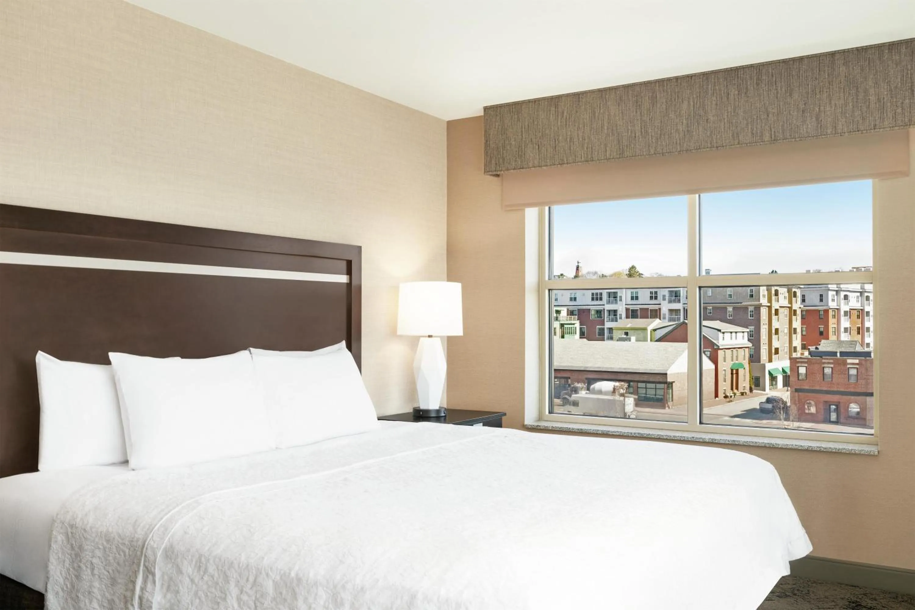 Bed in Hampton Inn Portland Downtown Waterfront