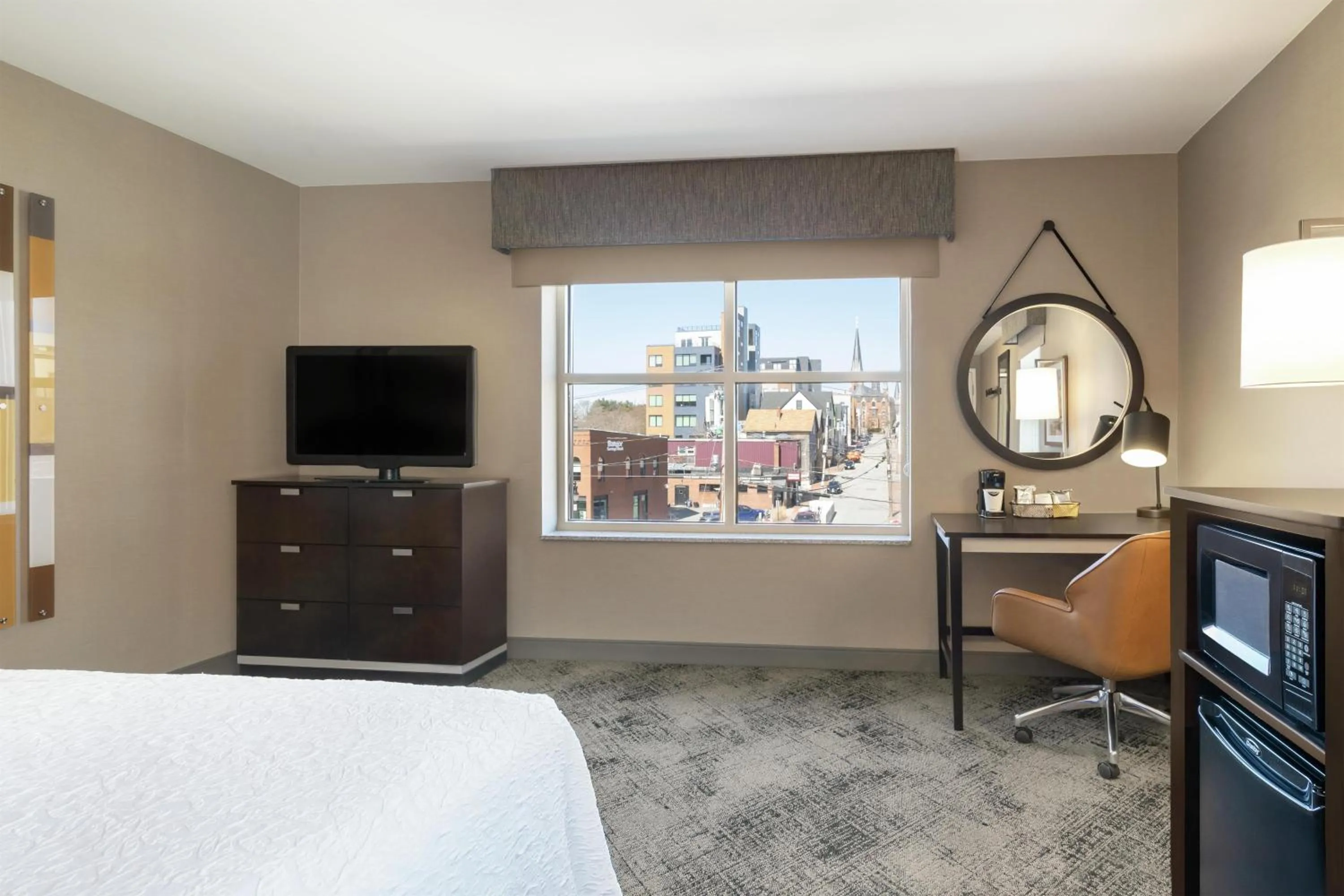 Bedroom, Bed in Hampton Inn Portland Downtown Waterfront