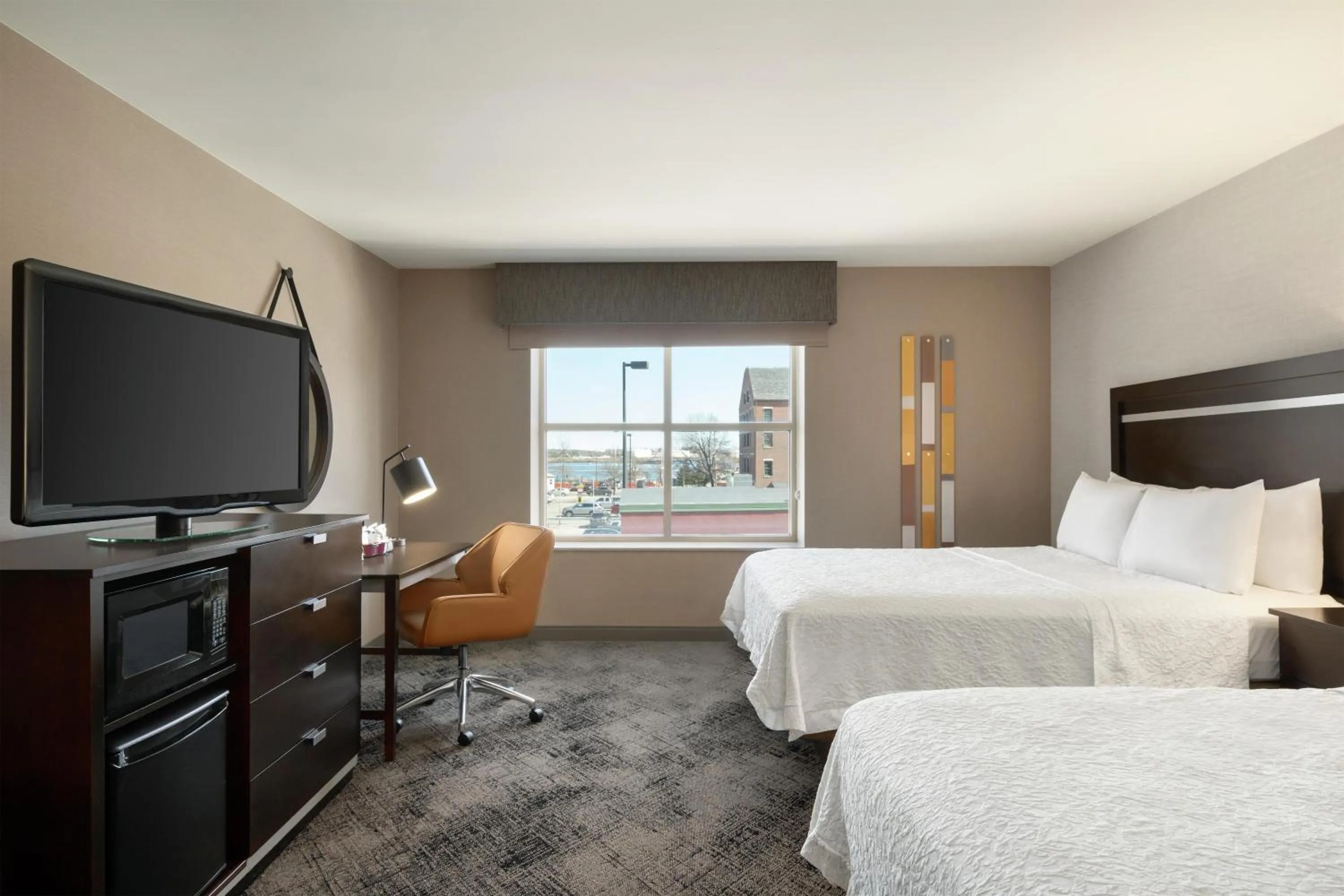Bedroom, Bed in Hampton Inn Portland Downtown Waterfront