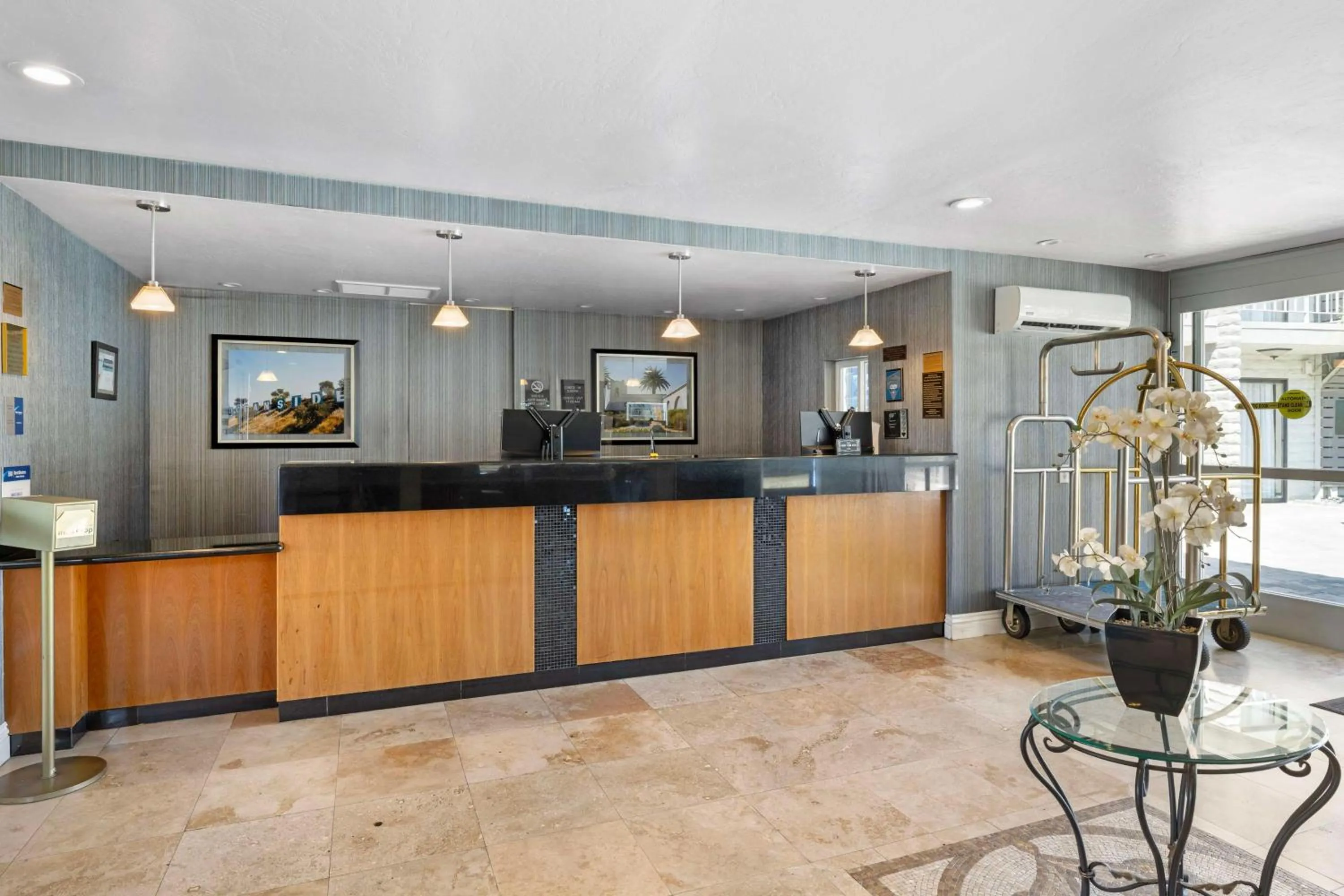 Lobby or reception in Best Western Oceanside Inn