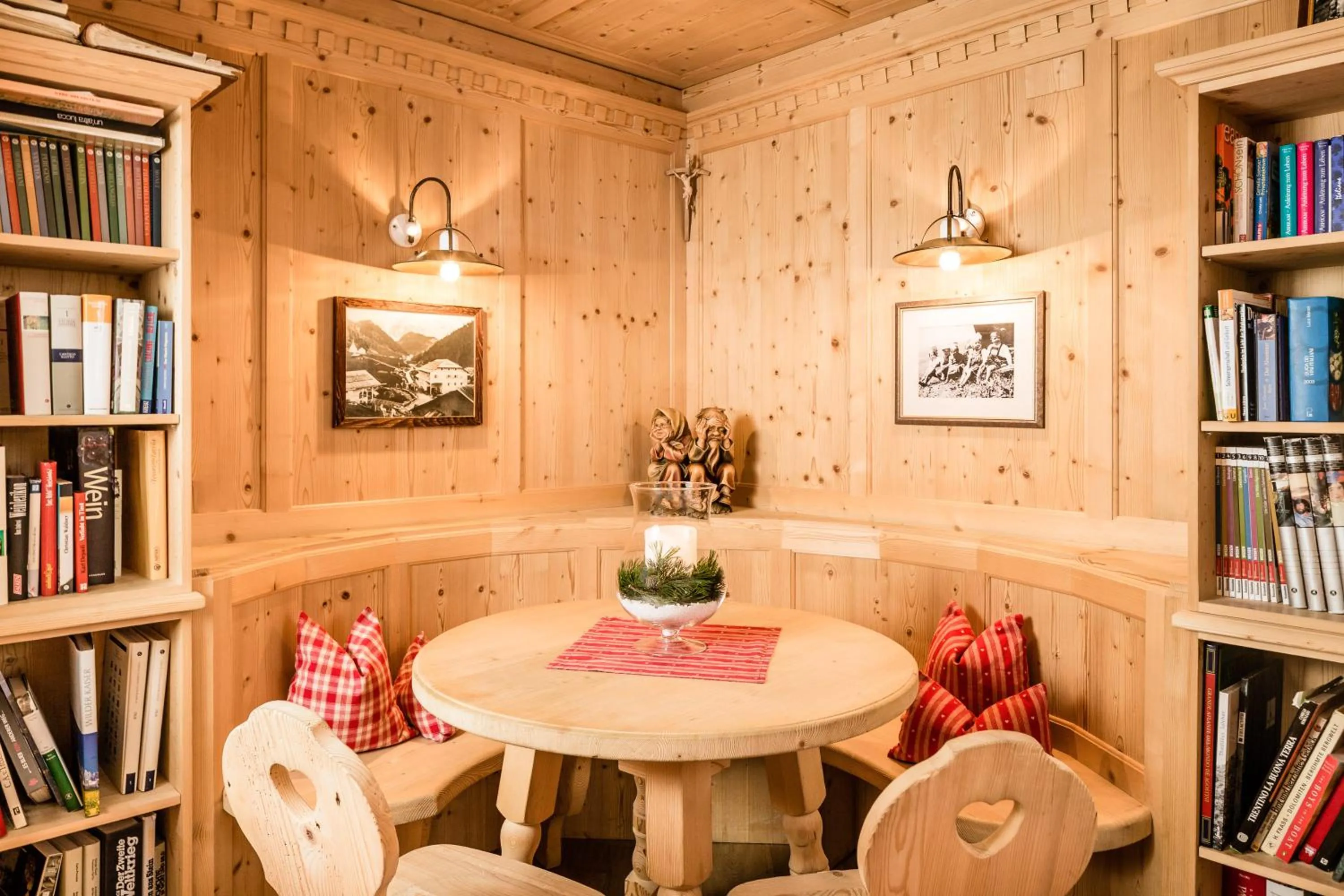 Library in Romantik & Family Hotel Gardenia***S