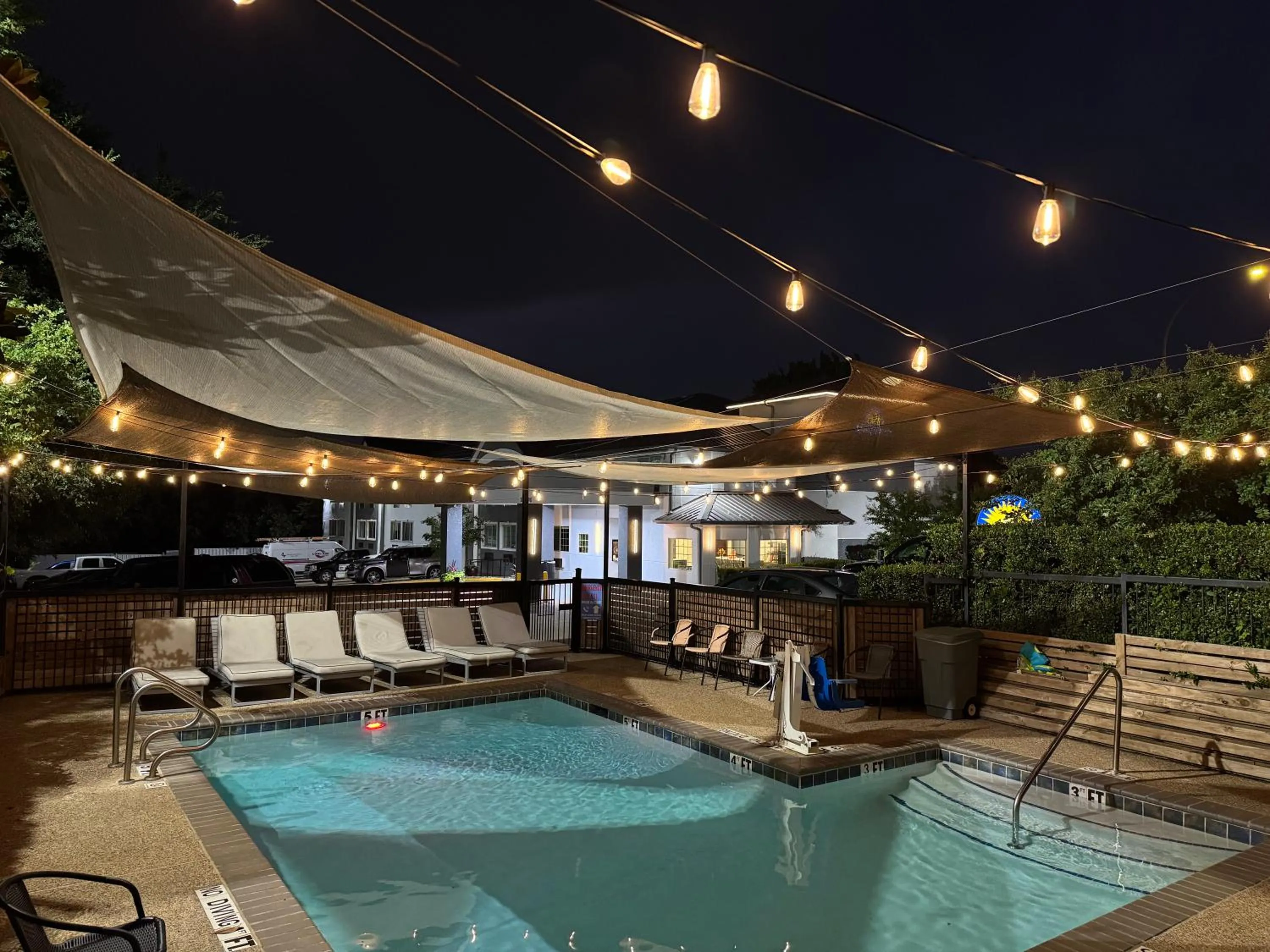 Swimming pool in Days Inn by Wyndham Arlington