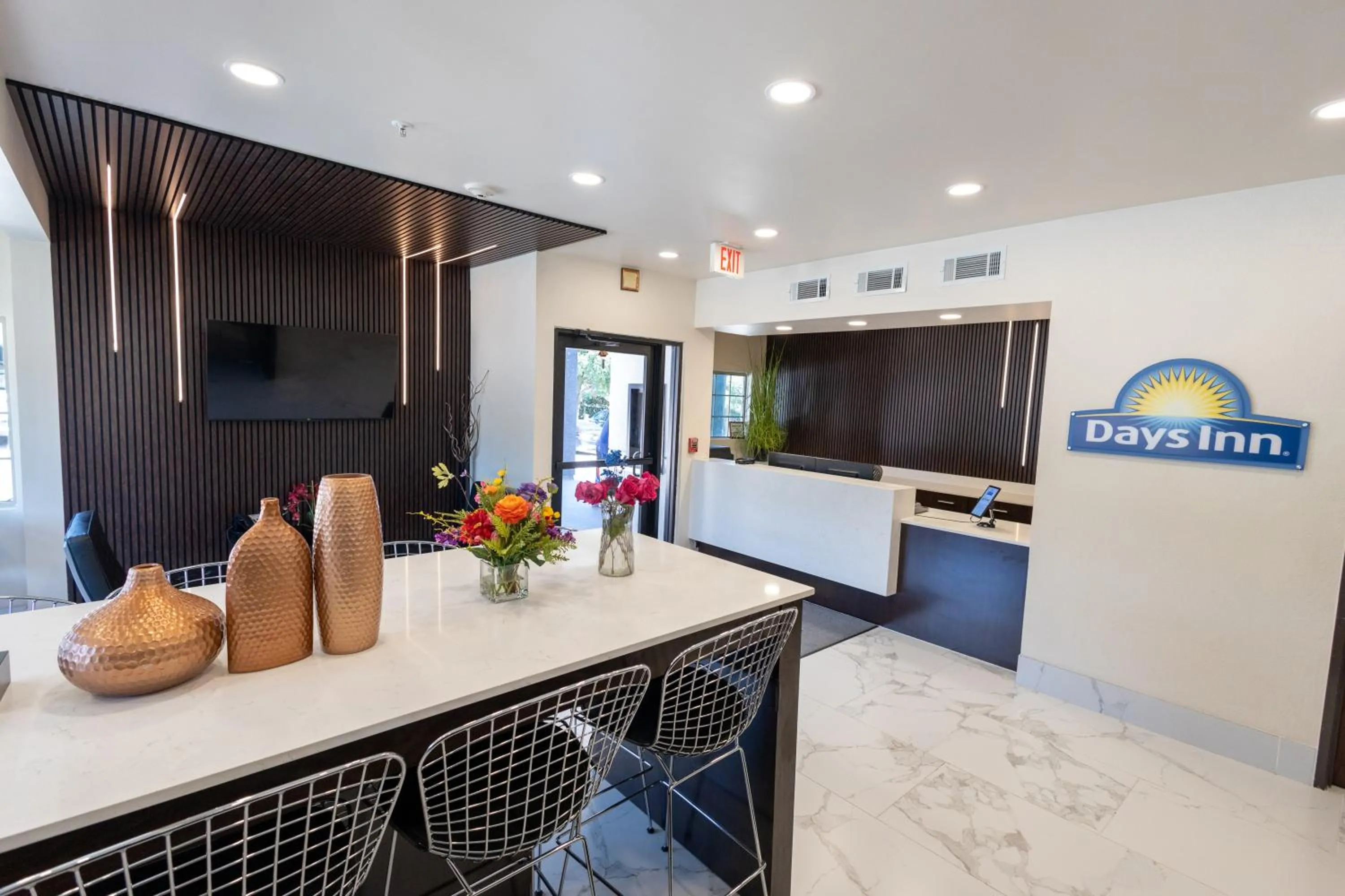 Lobby or reception in Days Inn by Wyndham Arlington