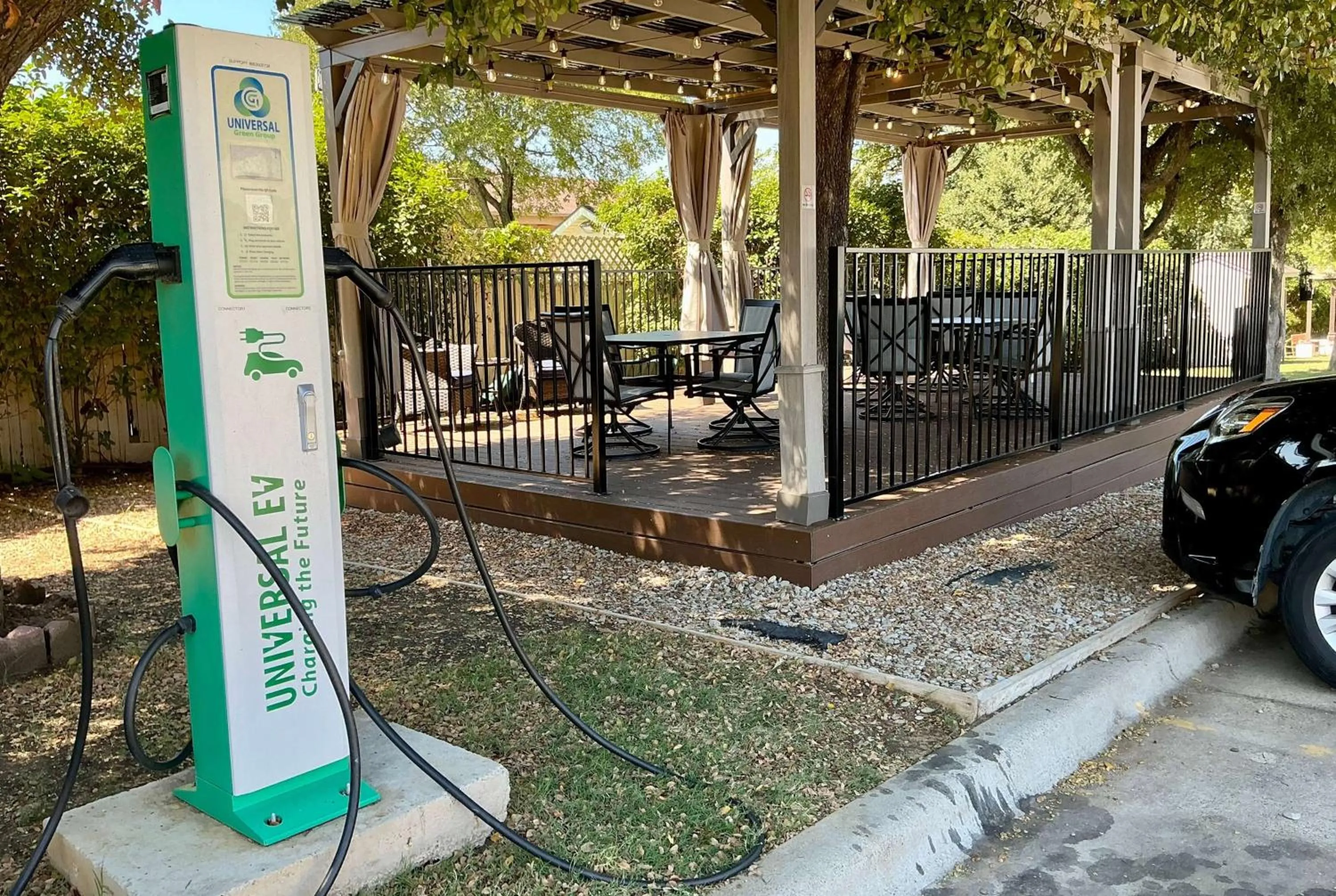 Property building in Days Inn by Wyndham Arlington