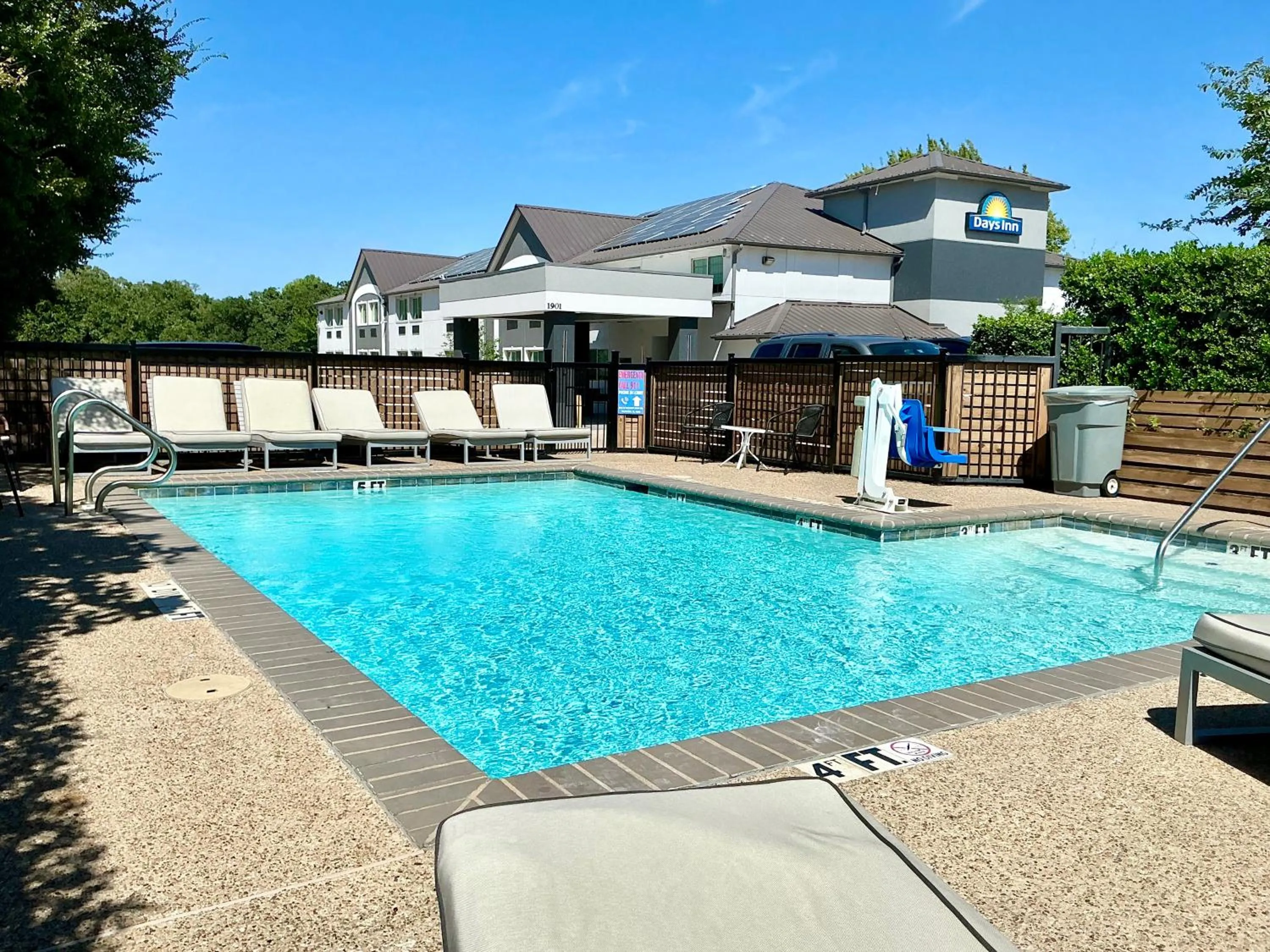 Swimming pool in Days Inn by Wyndham Arlington