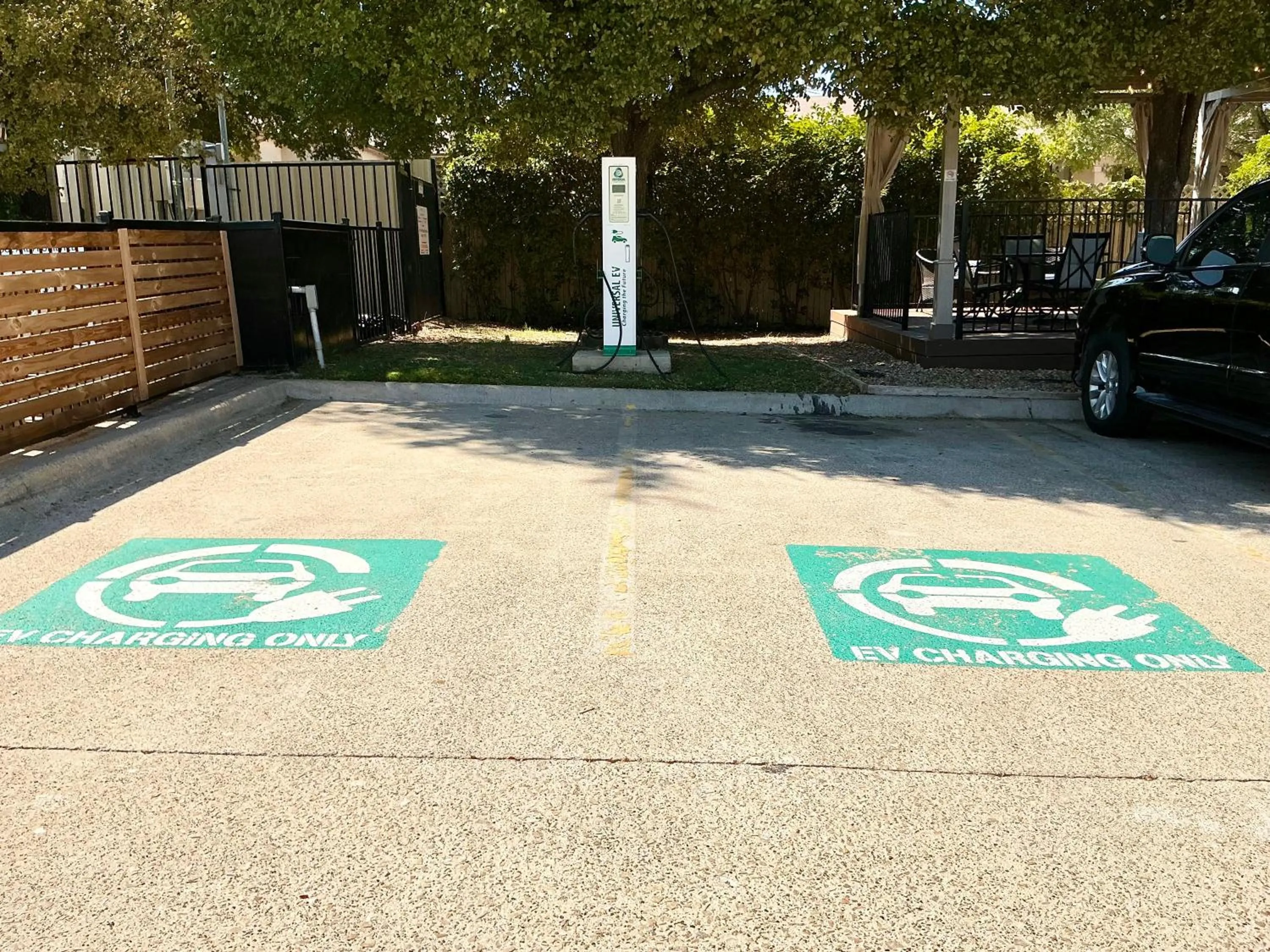 Parking in Days Inn by Wyndham Arlington