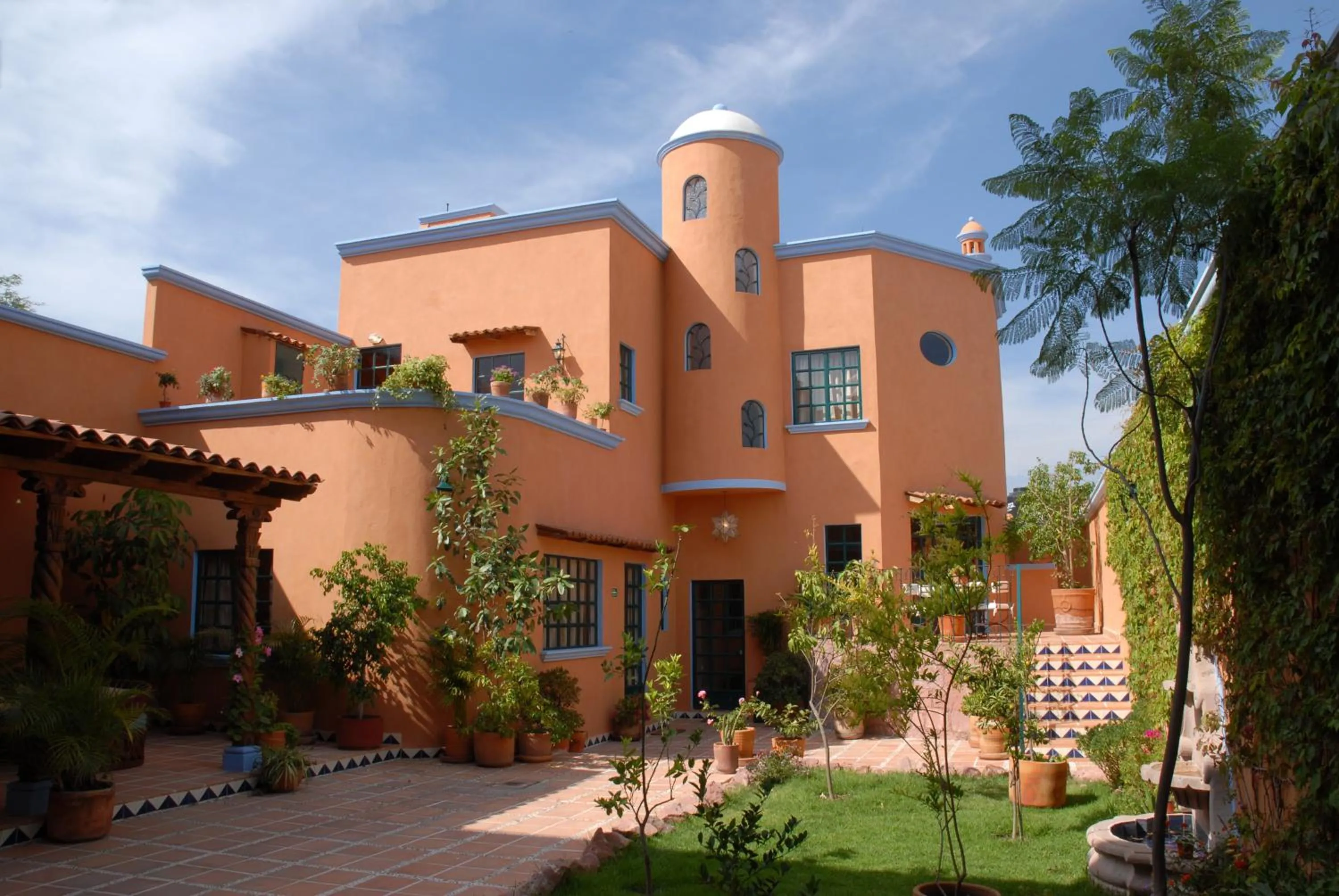 Property building in Casa Frida B&B