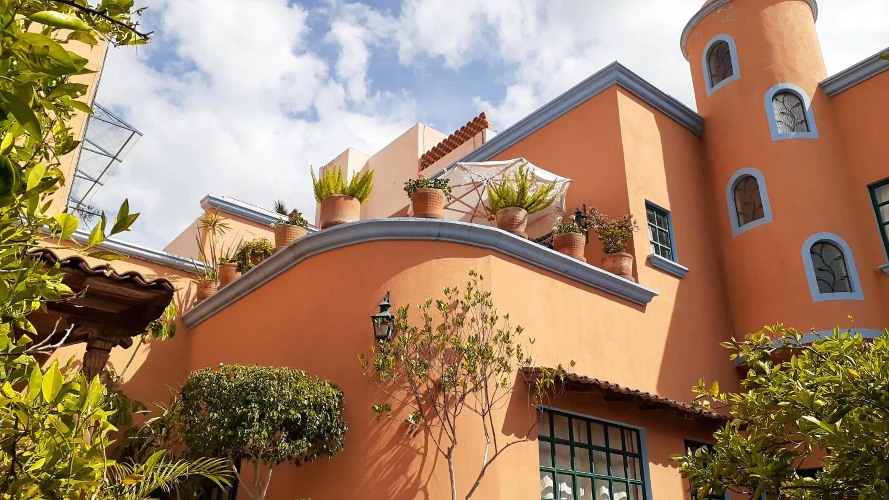 Property building in Casa Frida B&B