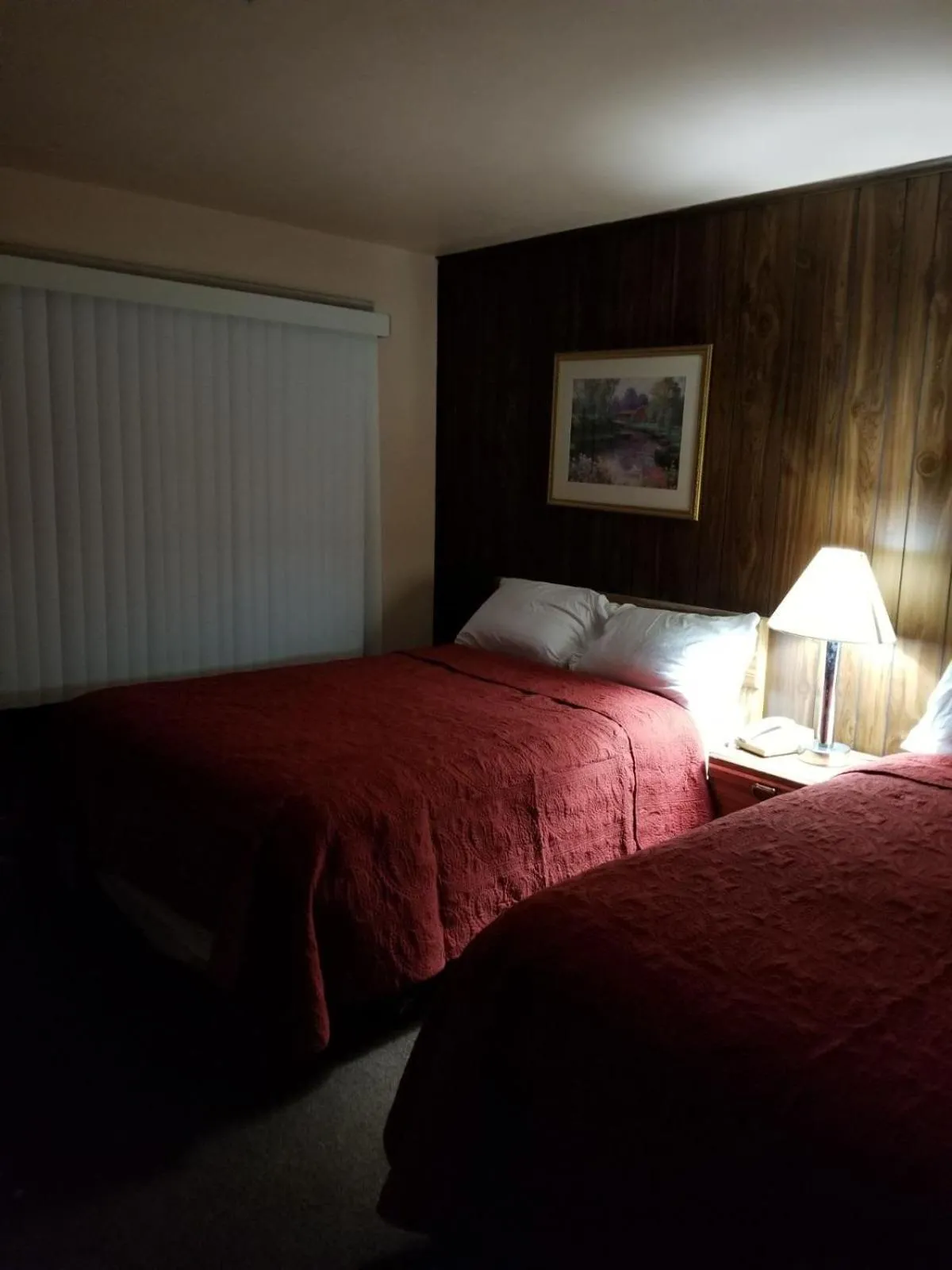 Bed in River Inn by Niagara Falls