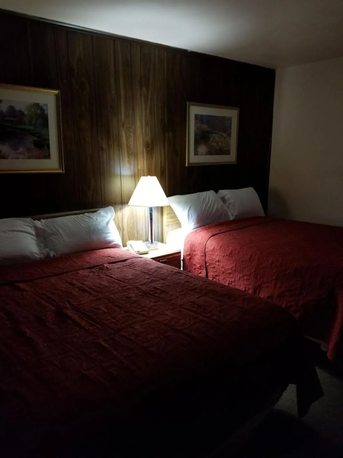 Bed in River Inn by Niagara Falls