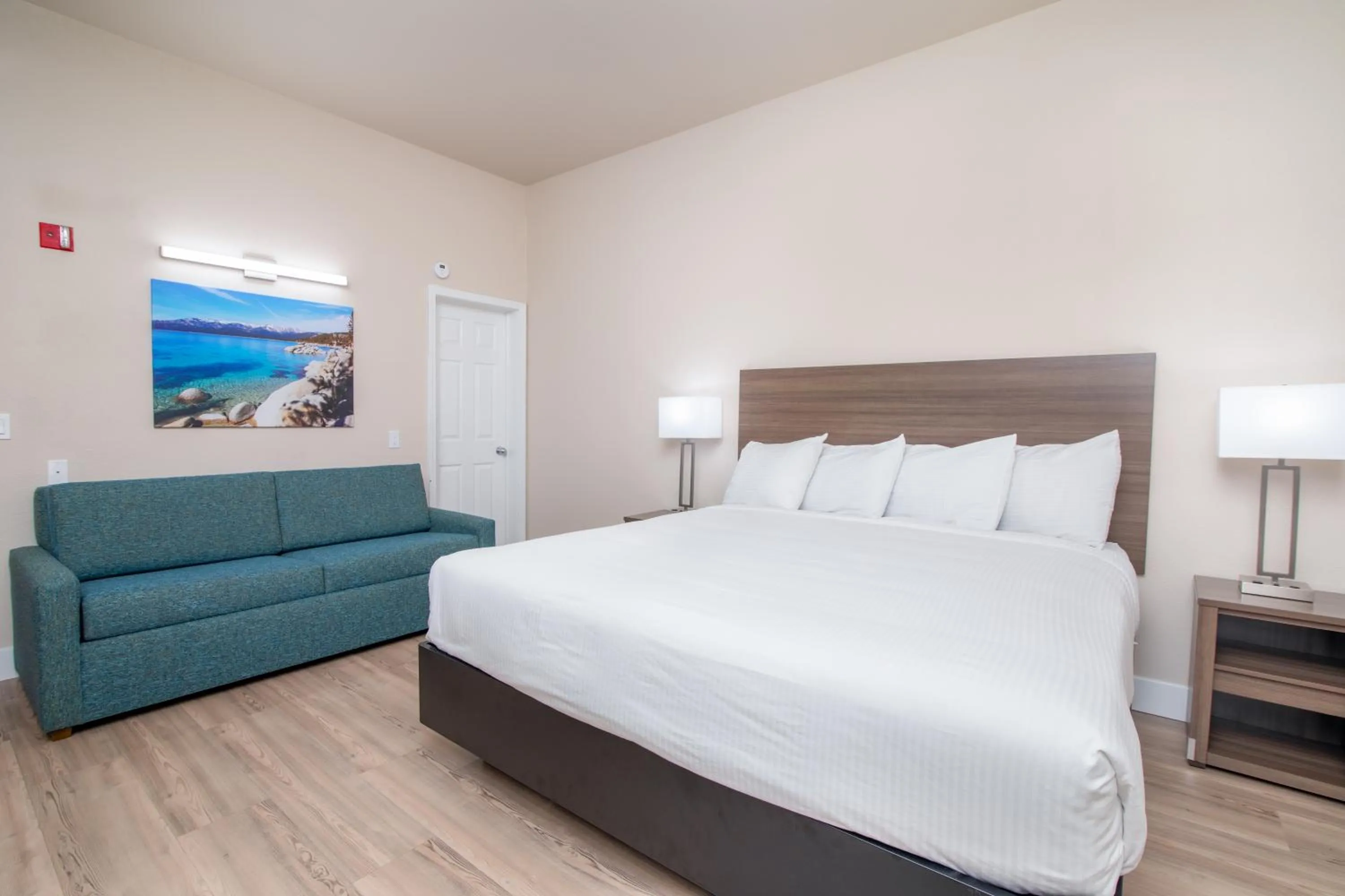 Bed in Westhaven Inn Pollock Pines Camino