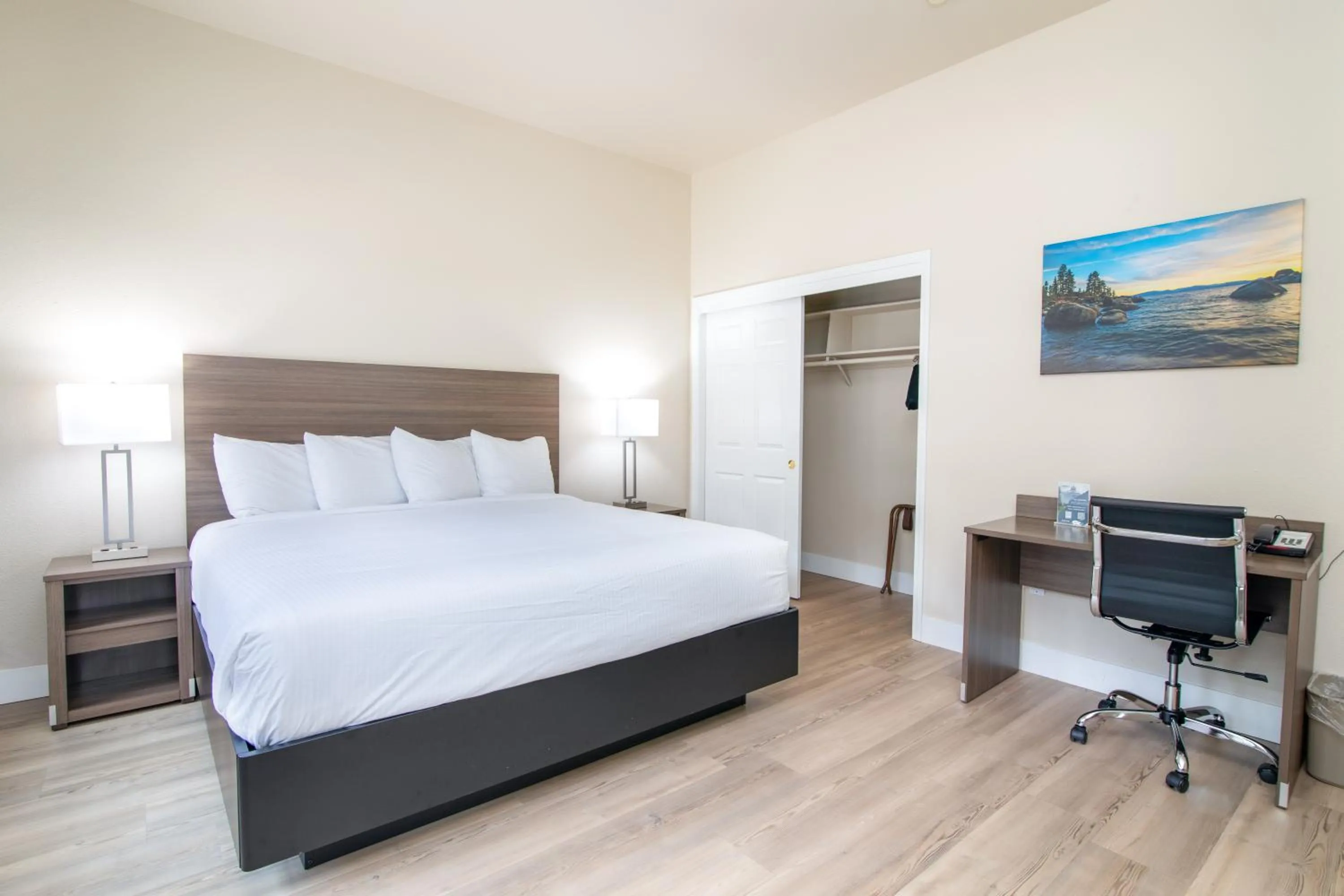 Bedroom, Bed in Westhaven Inn Pollock Pines Camino
