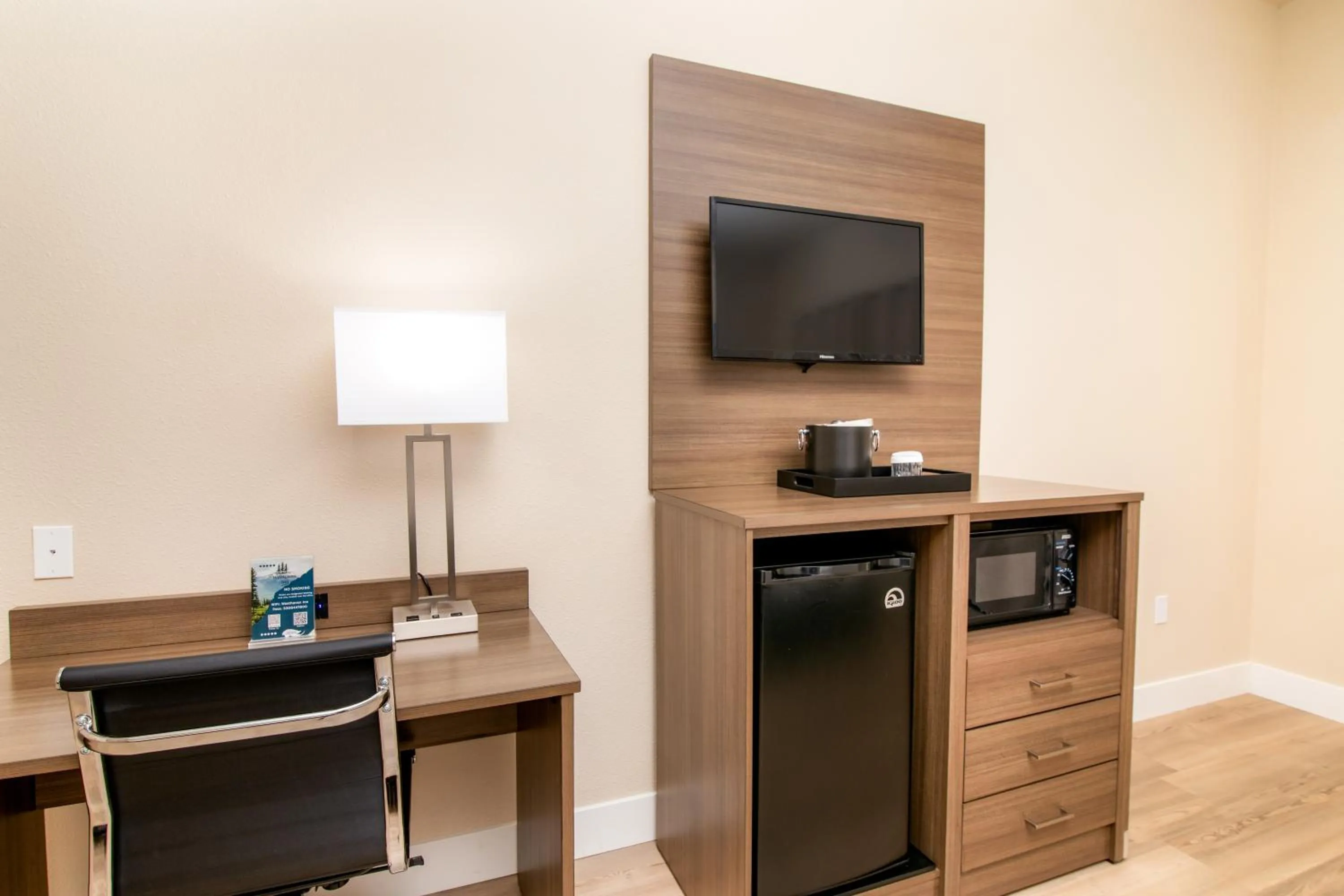 TV and multimedia in Westhaven Inn Pollock Pines Camino