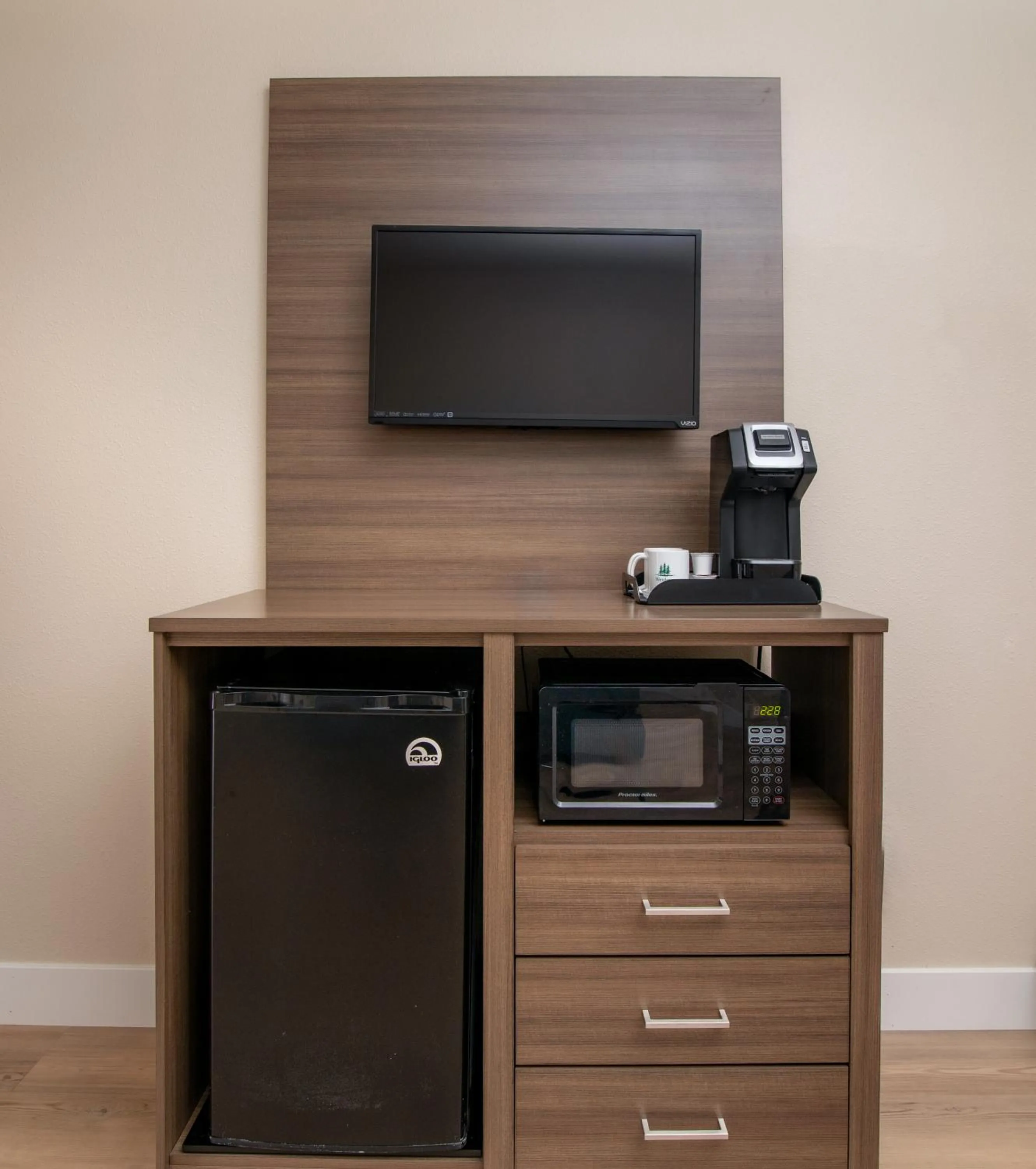 Communal lounge/ TV room in Westhaven Inn Pollock Pines Camino