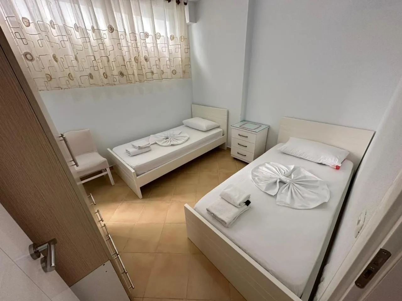 Bedroom, Bed in Taulant