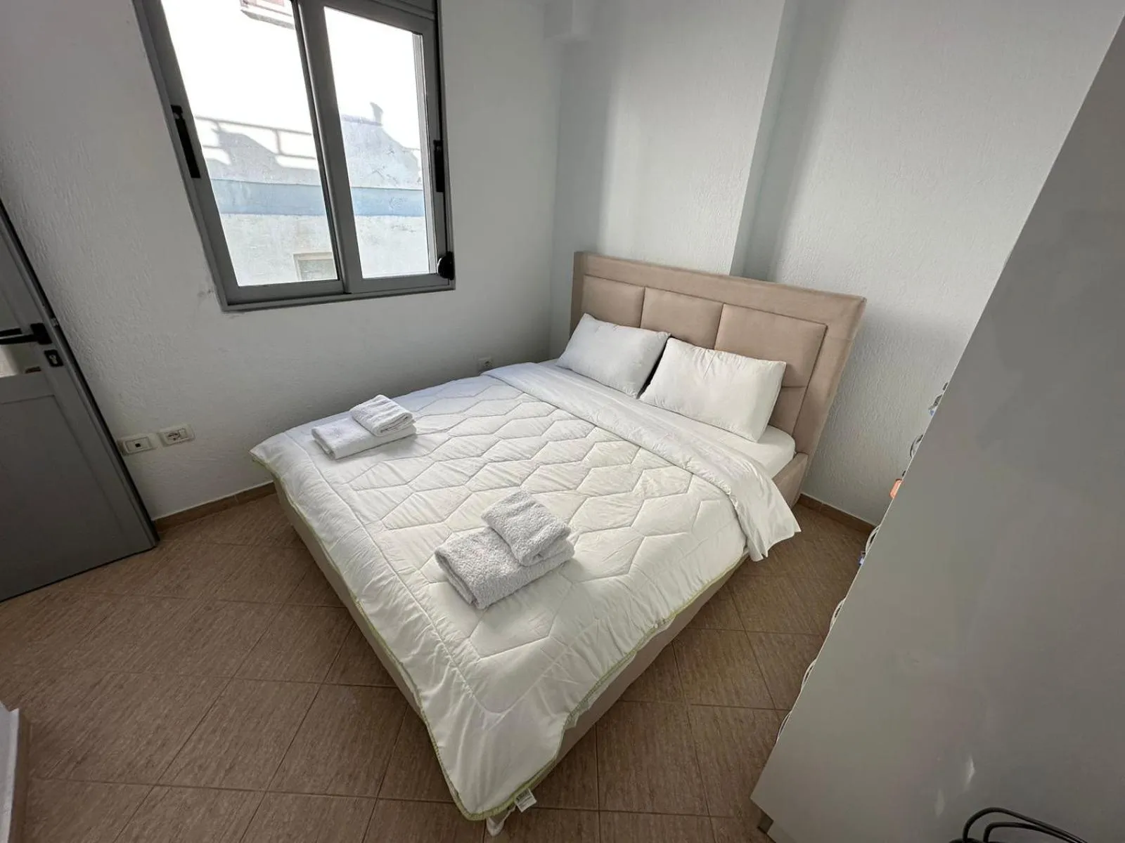 Bedroom, Bed in Taulant
