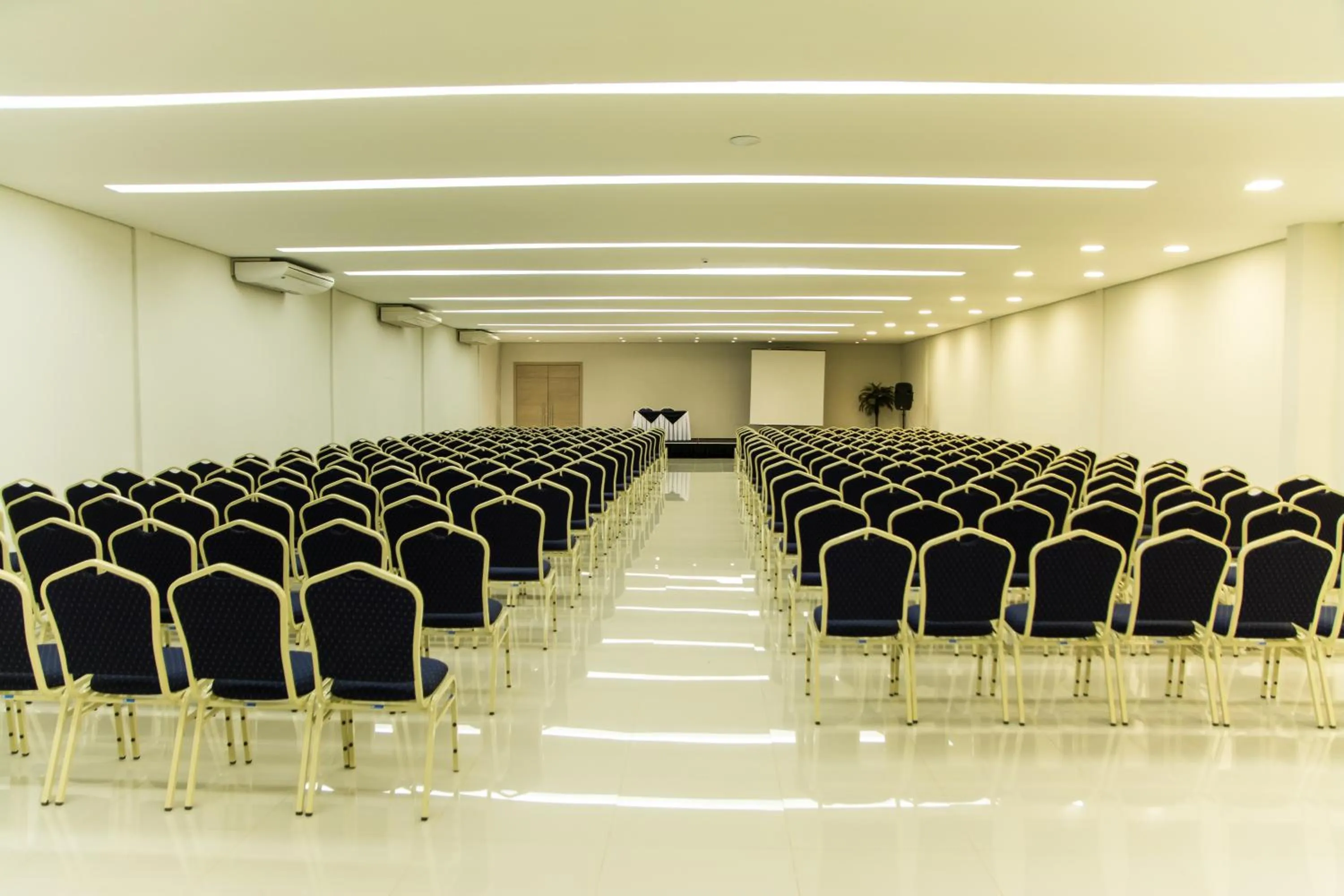 People in Oscar Hotel Executive