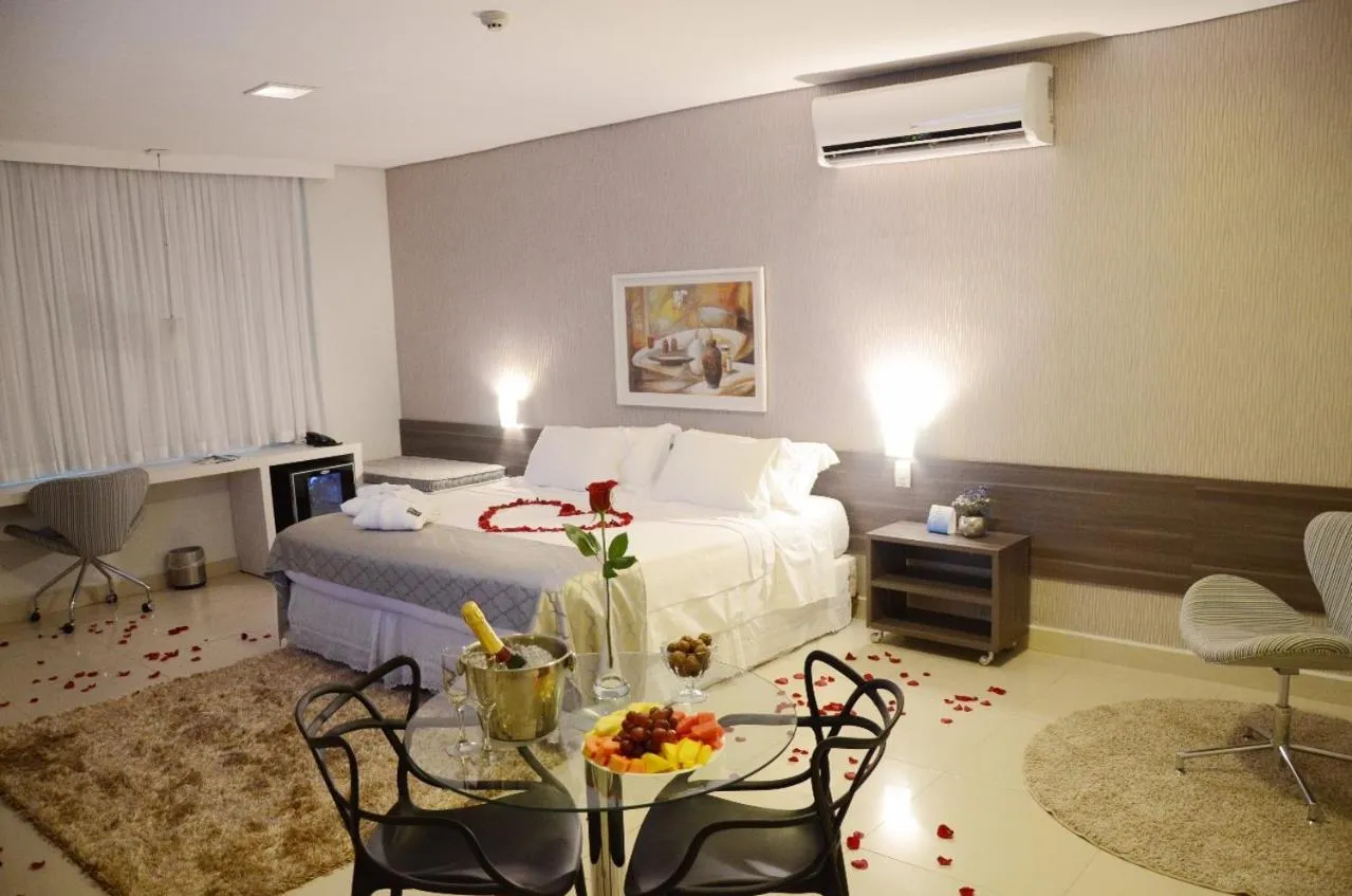 Bedroom, Bed in Oscar Hotel Executive