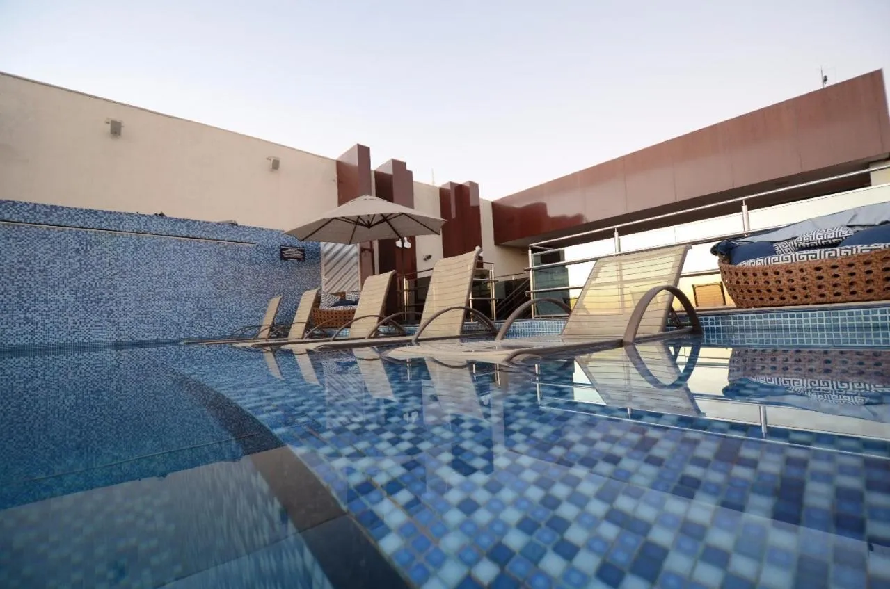 Swimming pool in Oscar Hotel Executive