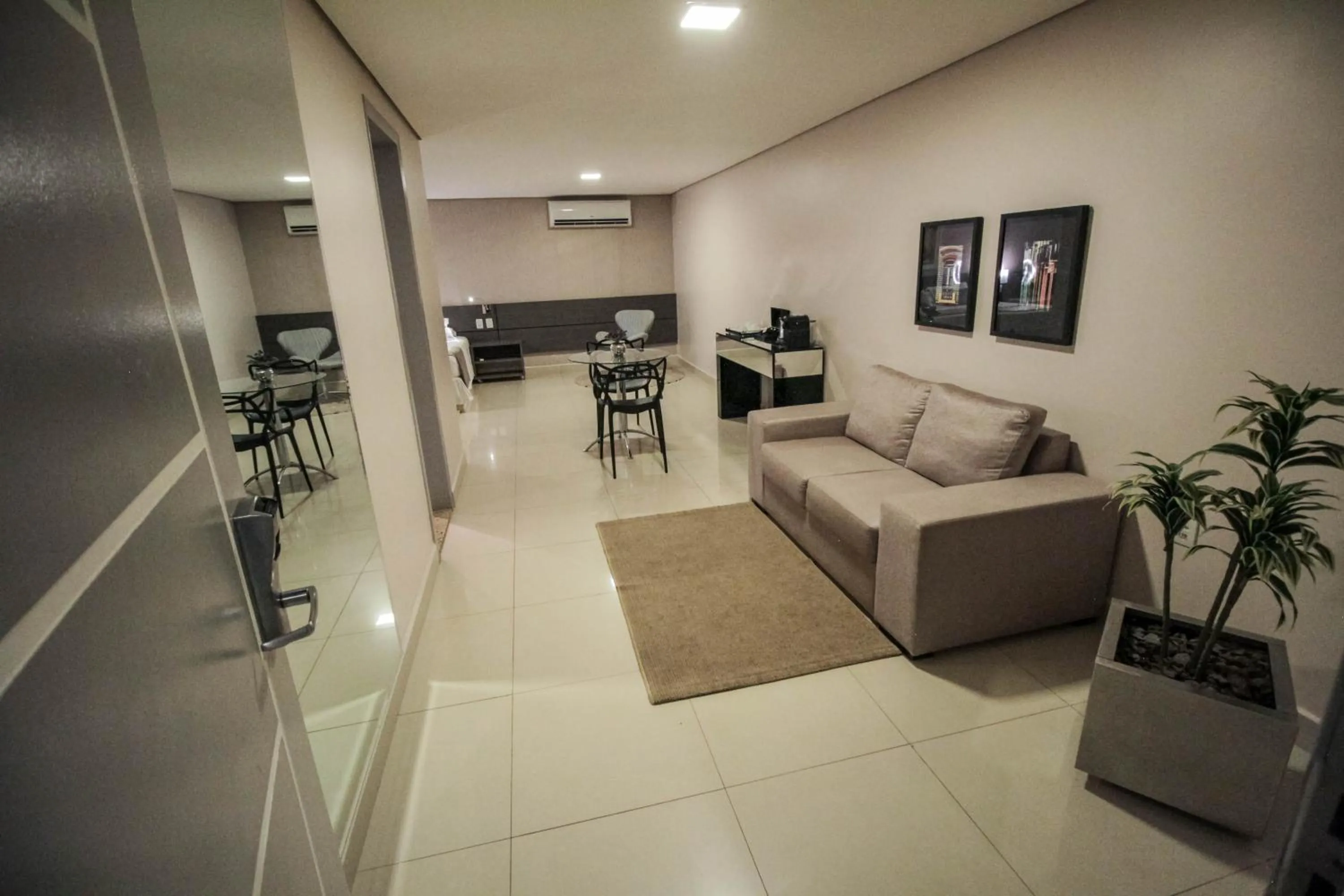 Seating area in Oscar Hotel Executive