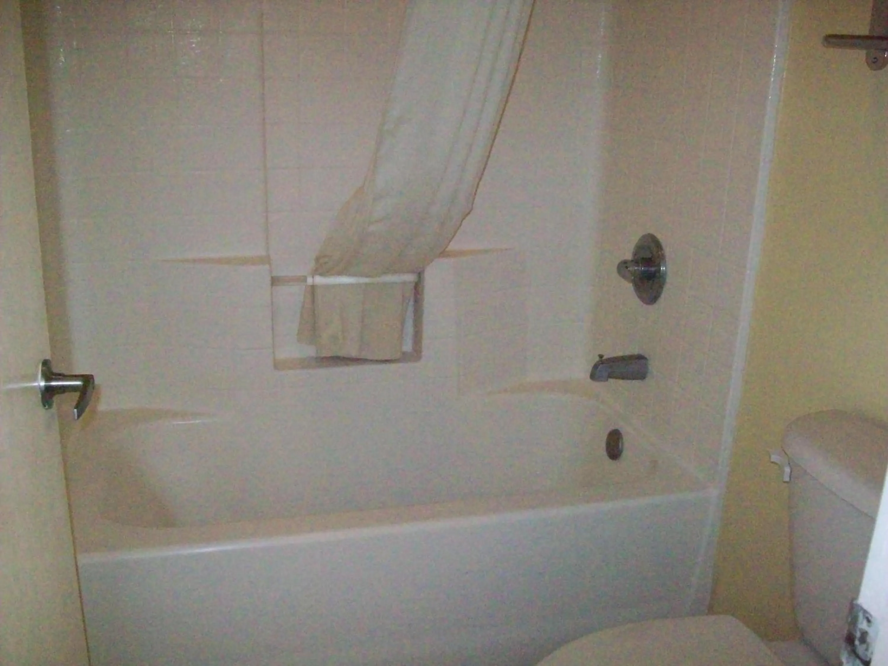 Bathroom in Luxury Inn and Suites Seaworld