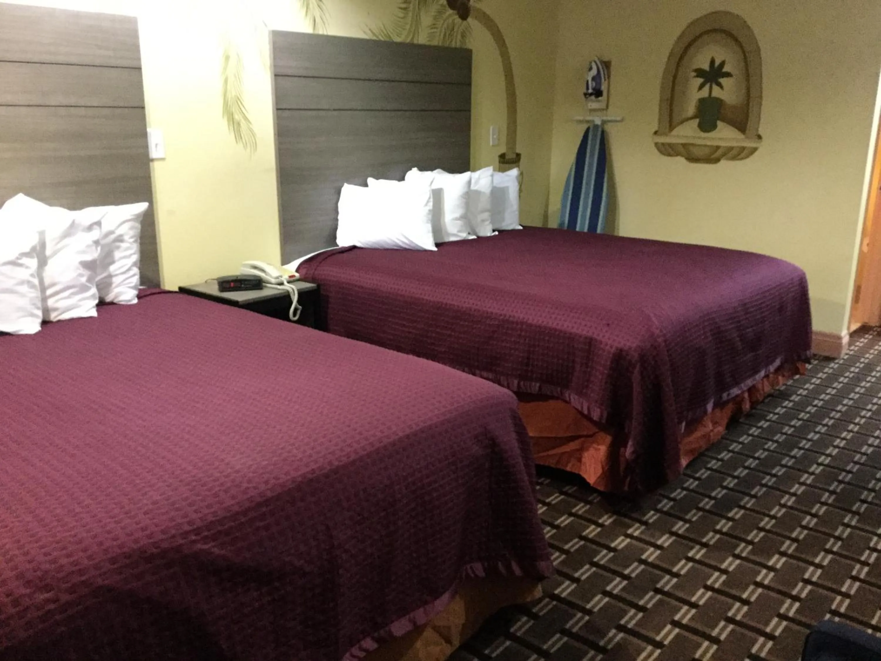 Bed in Luxury Inn and Suites Seaworld