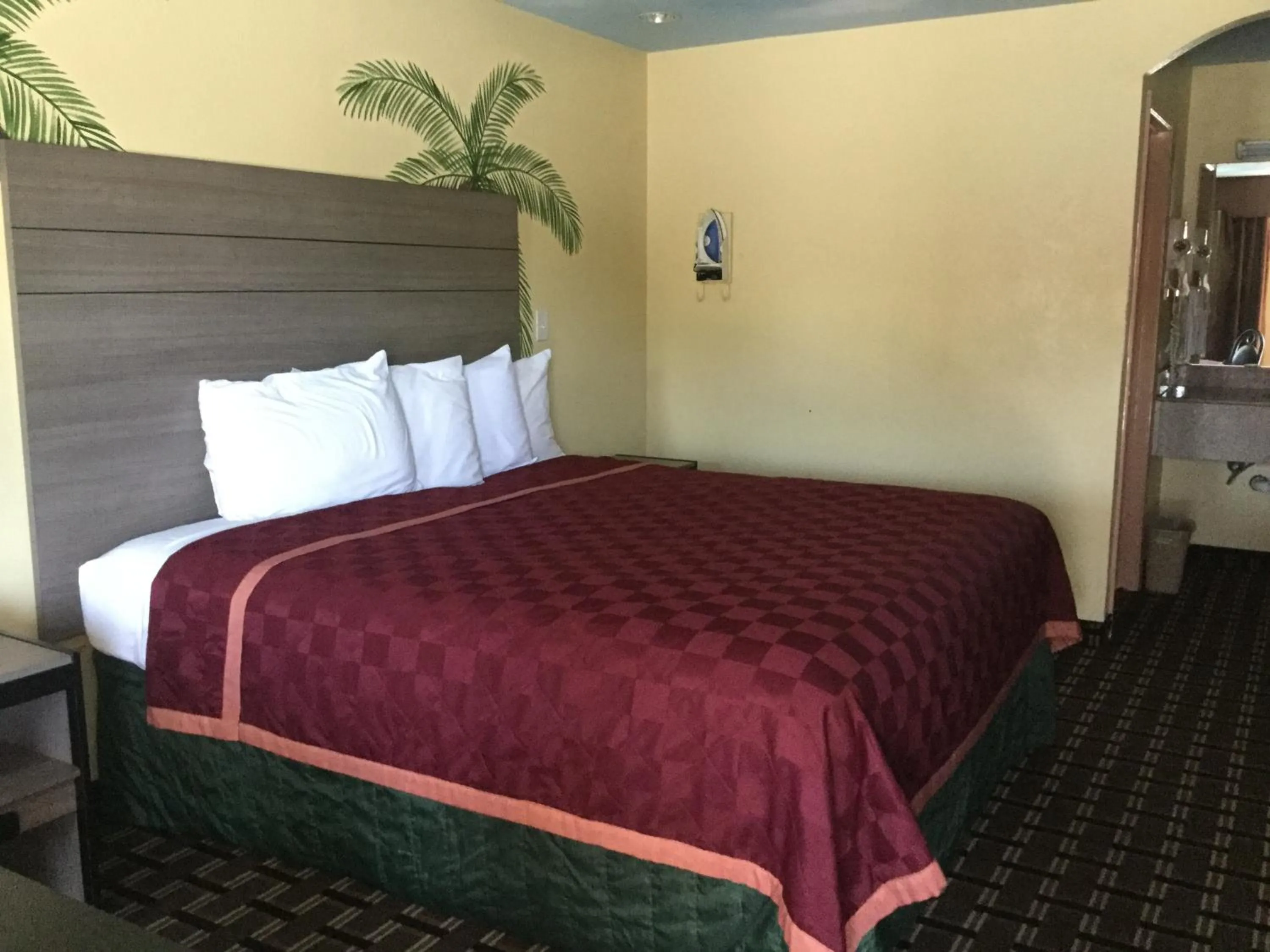 Bed in Luxury Inn and Suites Seaworld