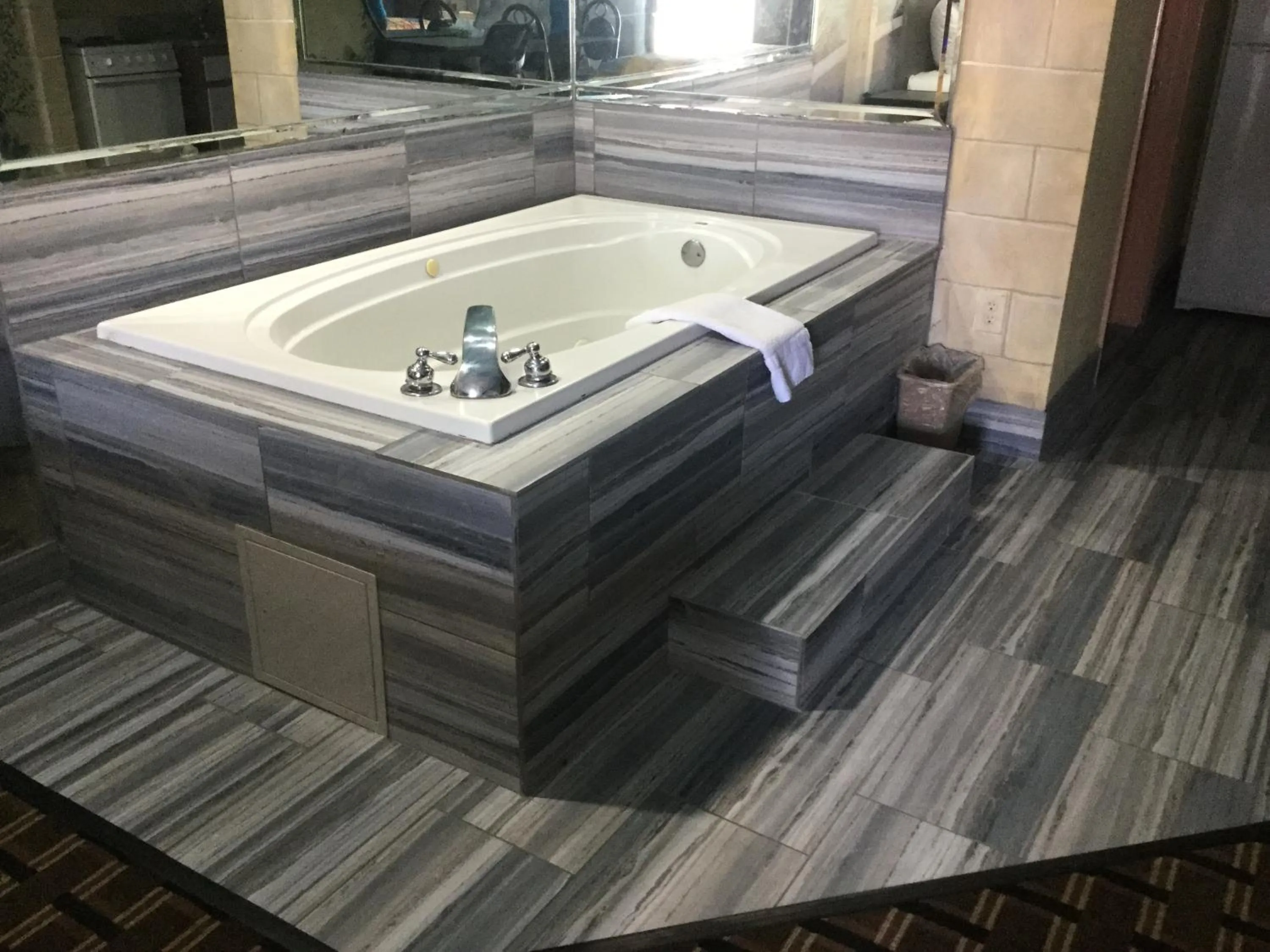 Luxury Inn and Suites Seaworld