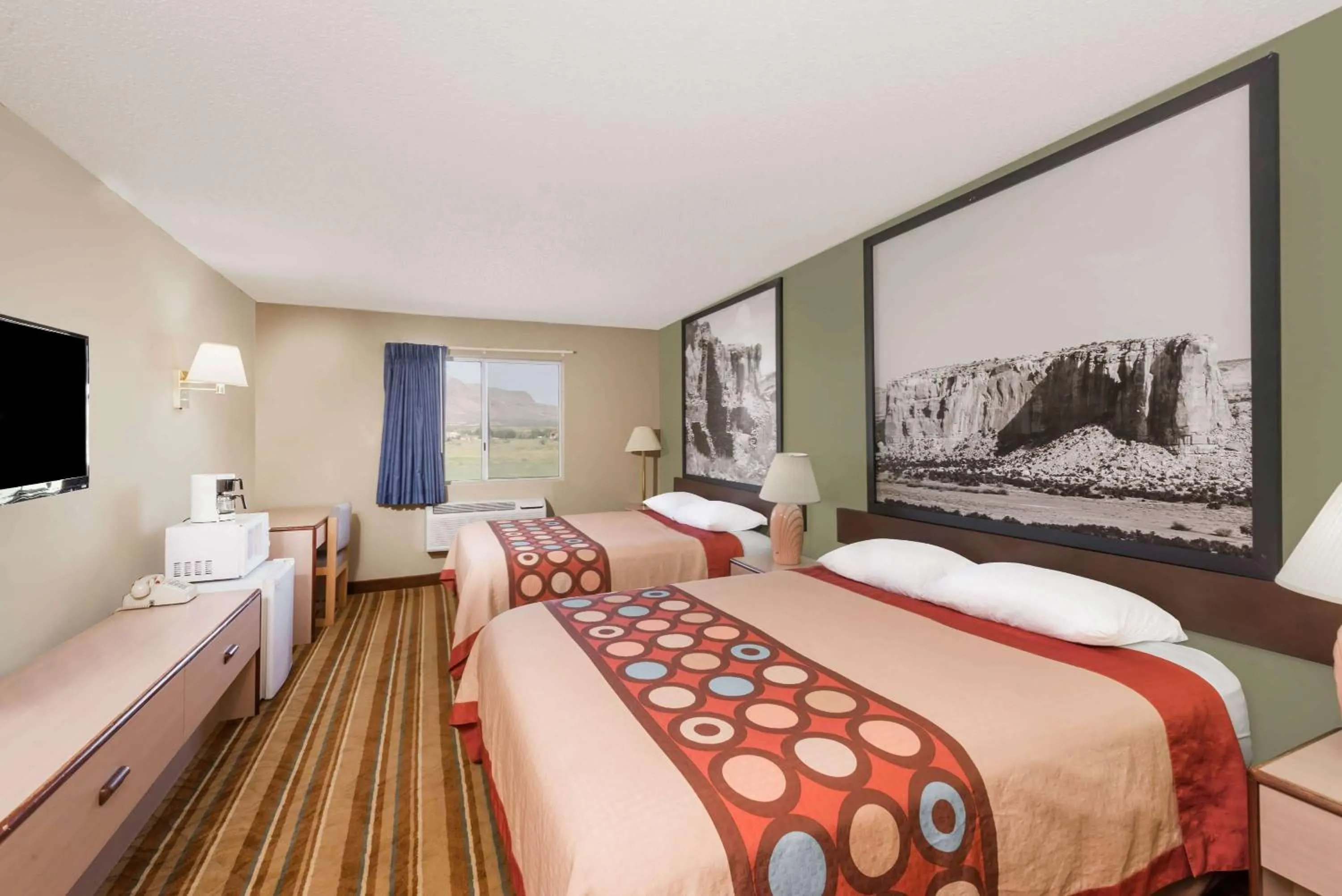 Photo of the whole room, Bed in Super 8 by Wyndham Socorro