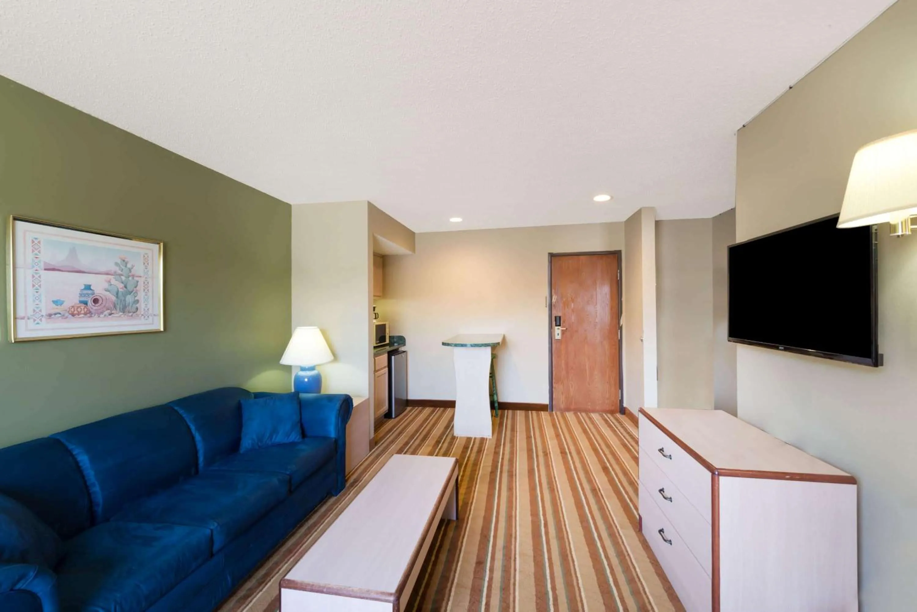 Photo of the whole room in Super 8 by Wyndham Socorro