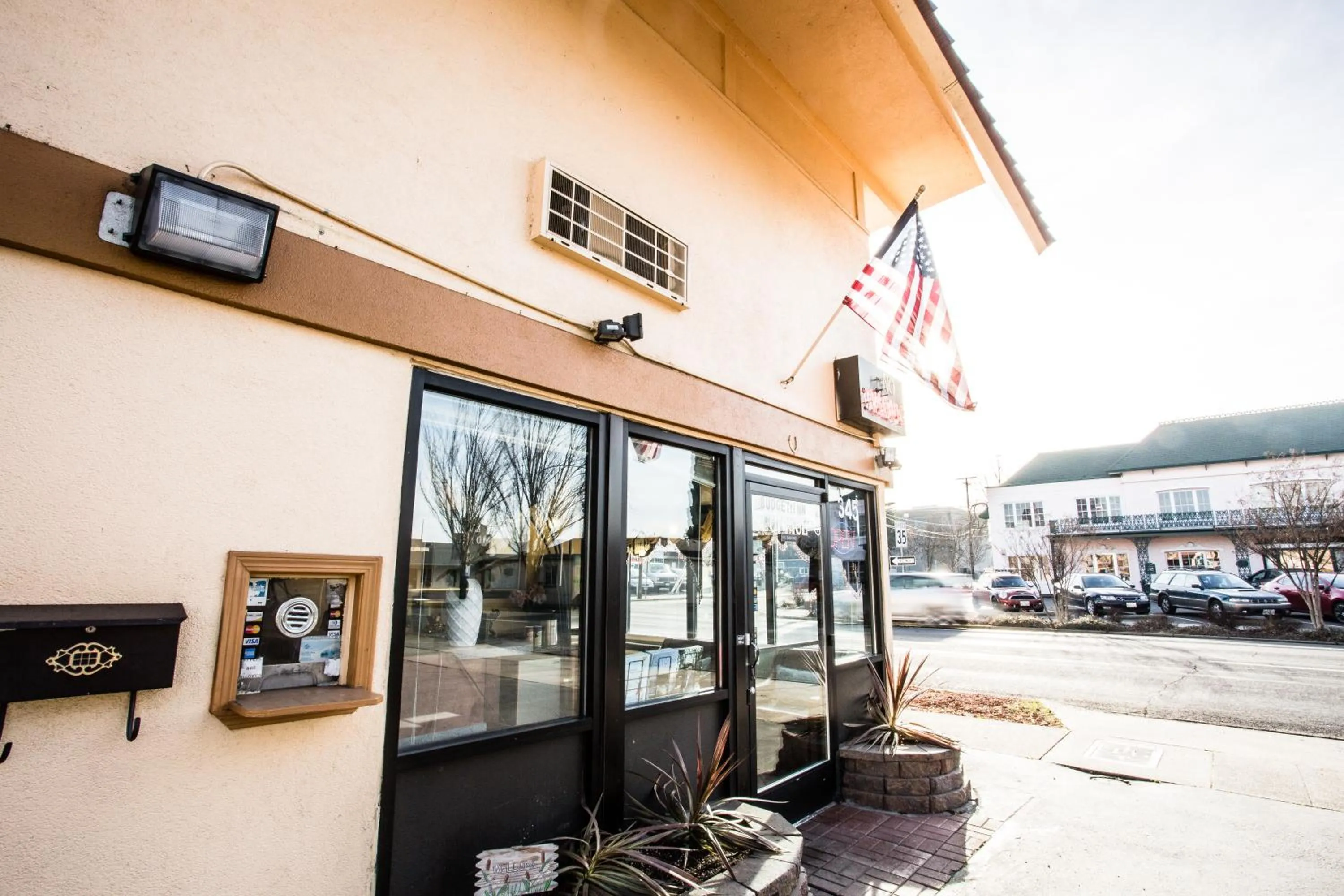 Facade/entrance in Budget Inn of America