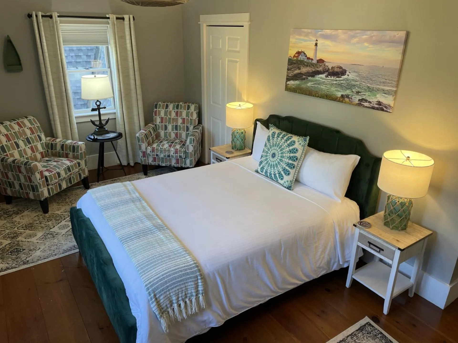 Photo of the whole room in White Sails Inn