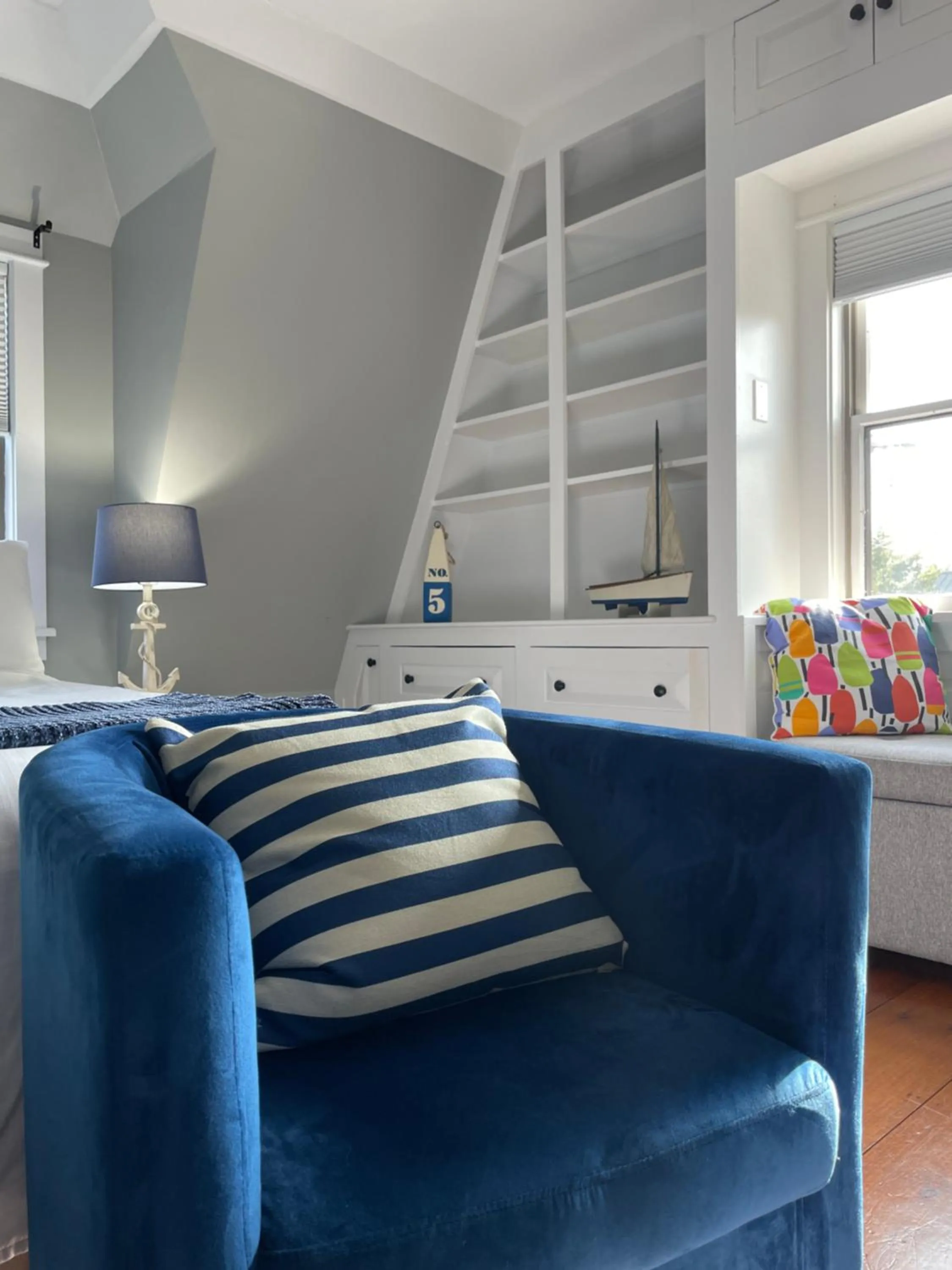 Seating area in White Sails Inn