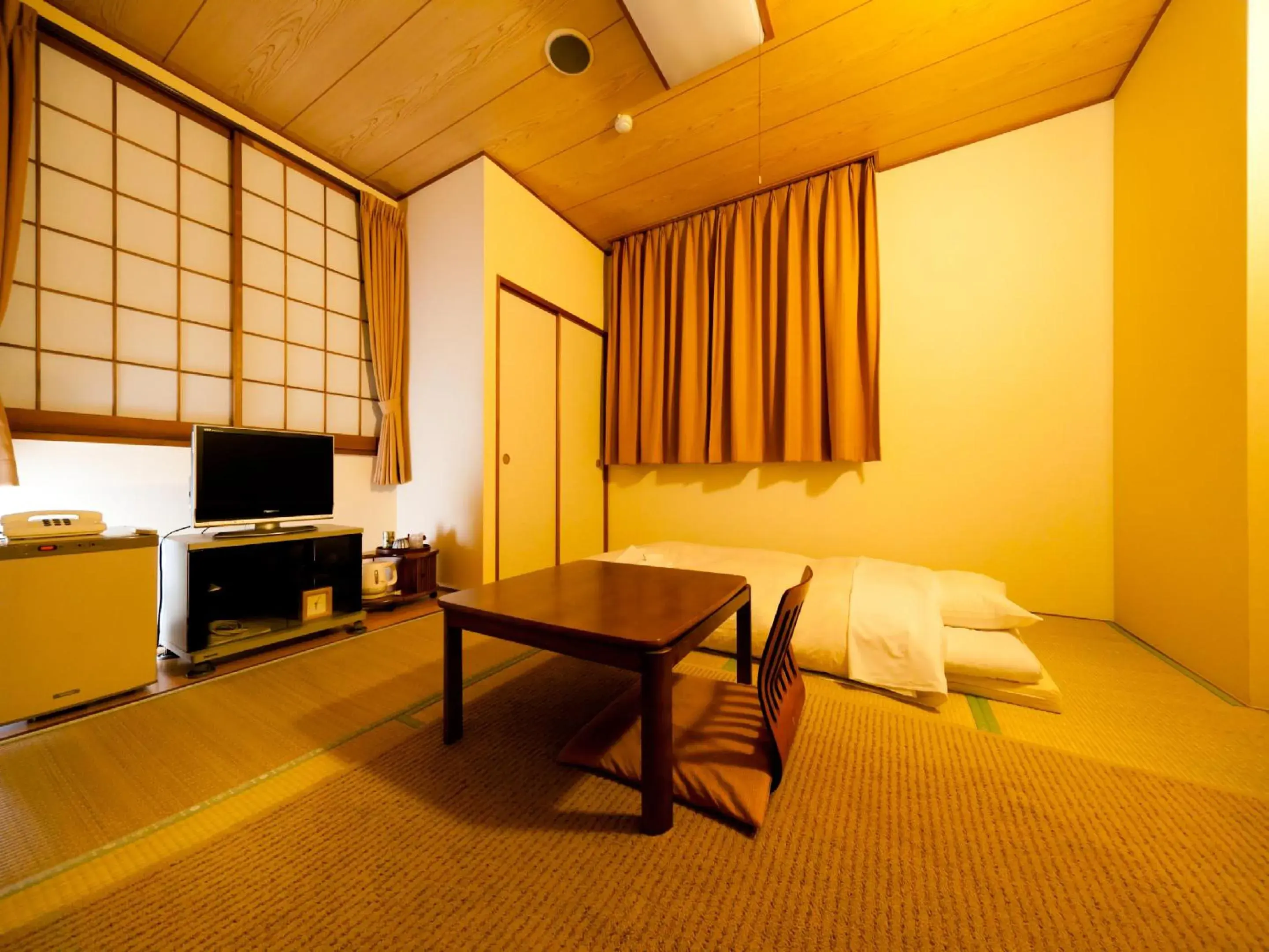 Japanese-Style Room in Koga Central Hotel Japanese-Style Room in Koga Central Hotel
