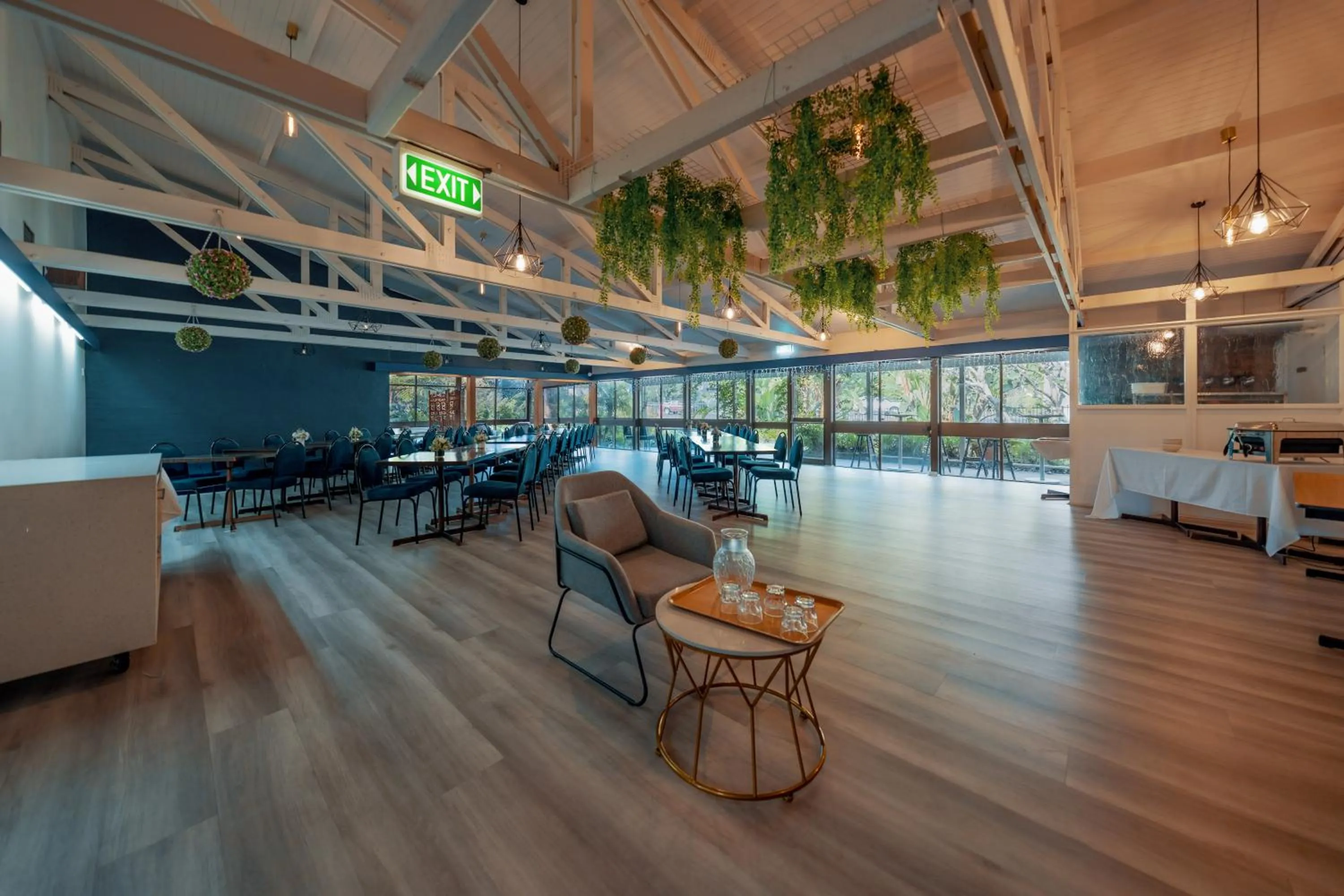 Restaurant/places to eat in The Select Inn Gosford