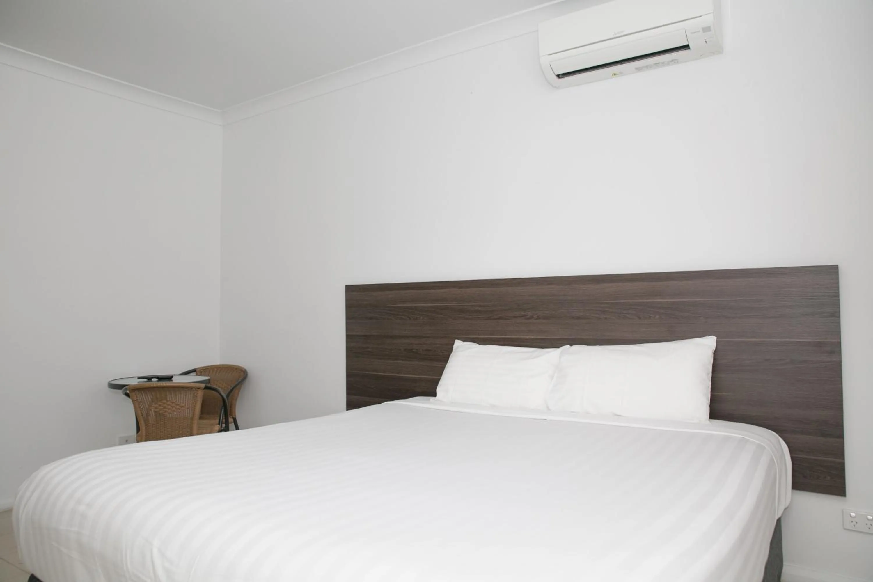 Bed in The Select Inn Gosford