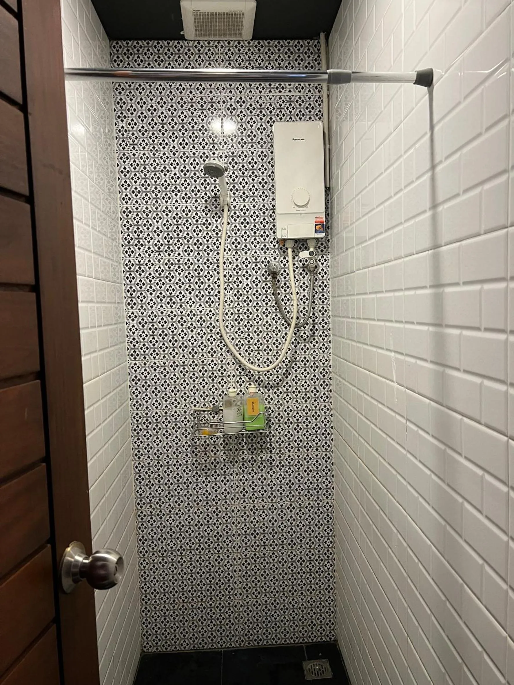 Shower in Tian Tian Hostel